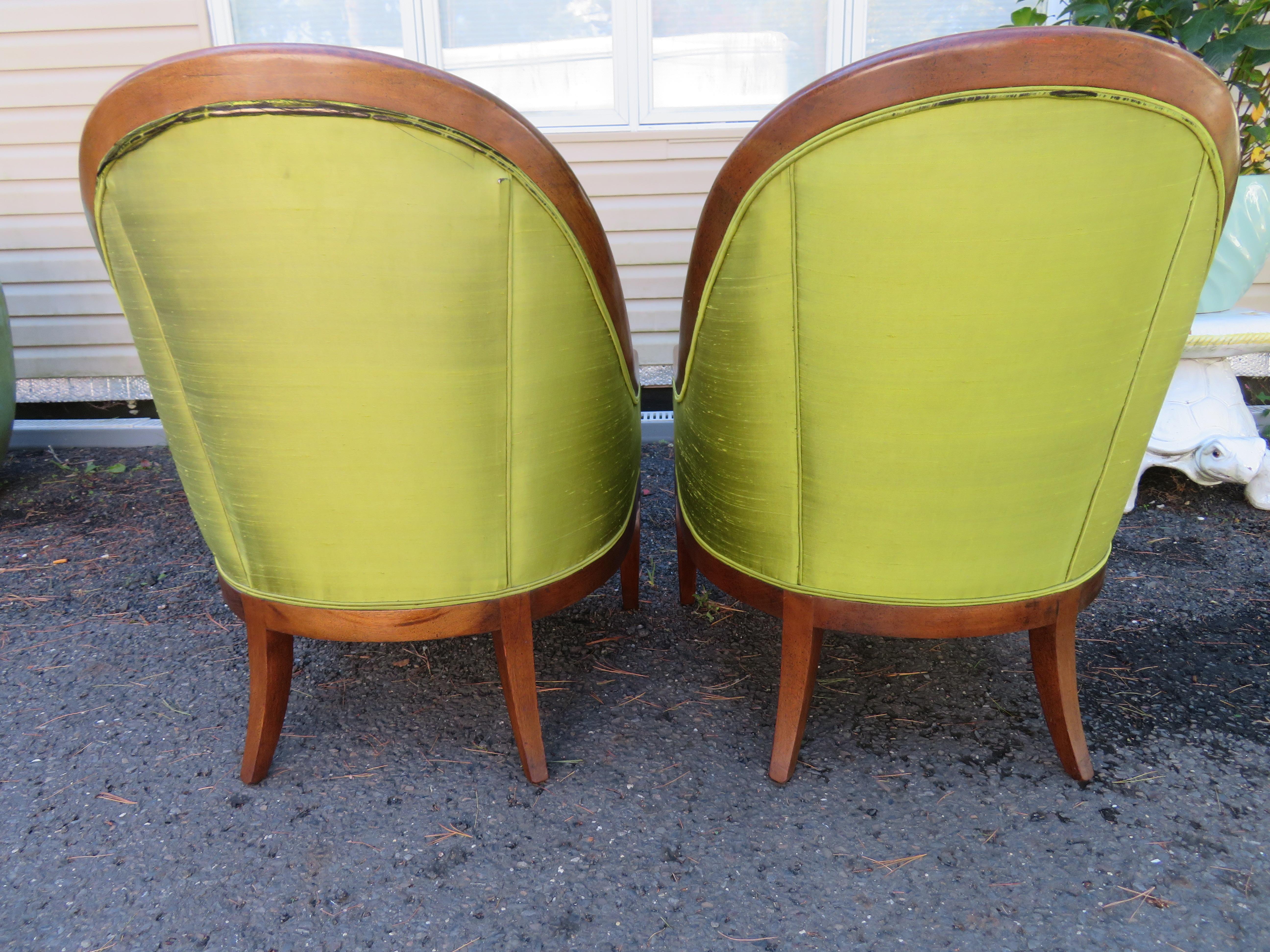 Schönes Paar klassische 60er Jahre-Stühle mit Löffelrückenlehne, Mid-Century Modern, Paar (amerikanisch) im Angebot