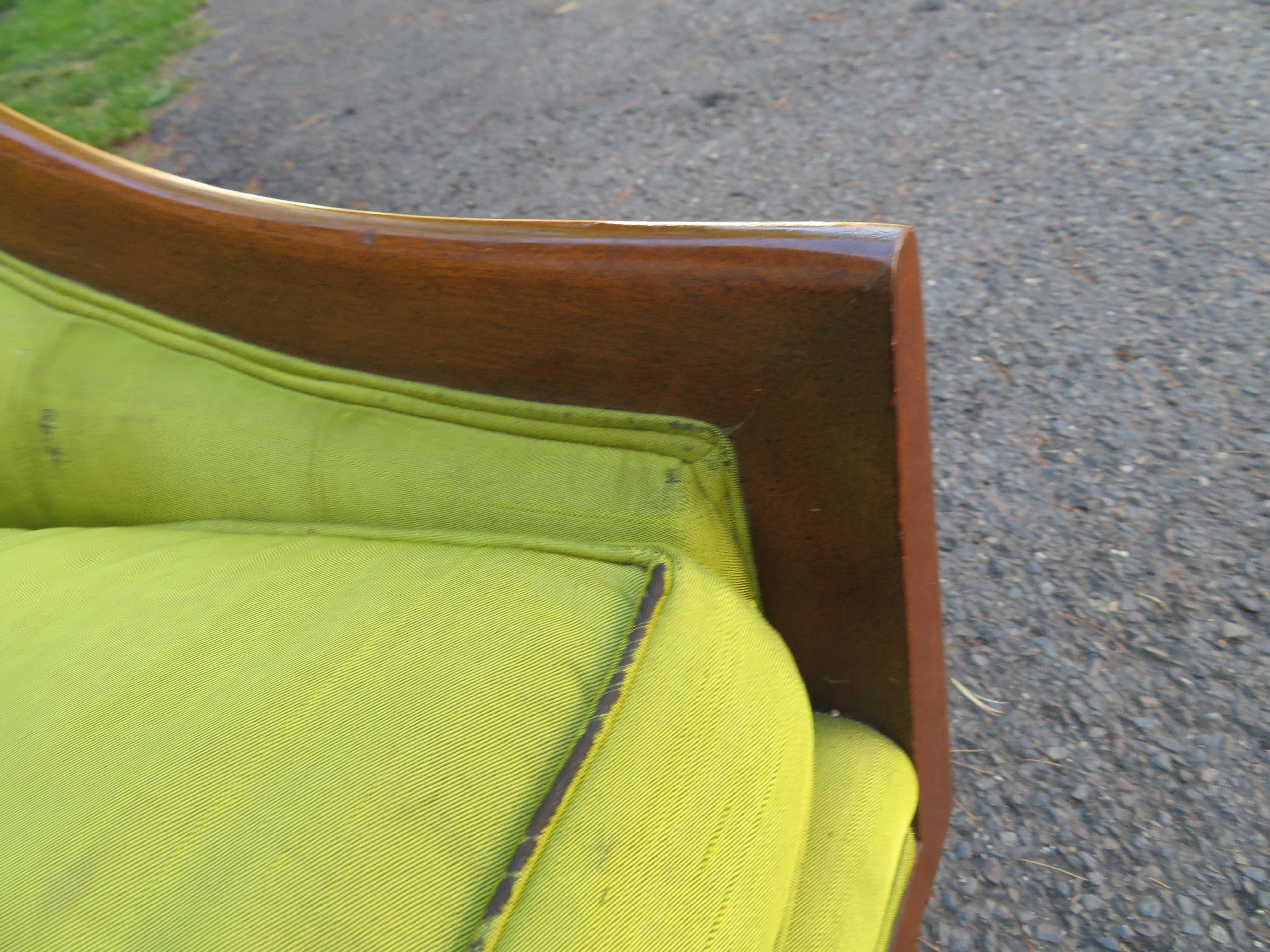 Jolie paire de chaises classiques à dossier cuillère des années 60, mi-siècle moderne en vente 2