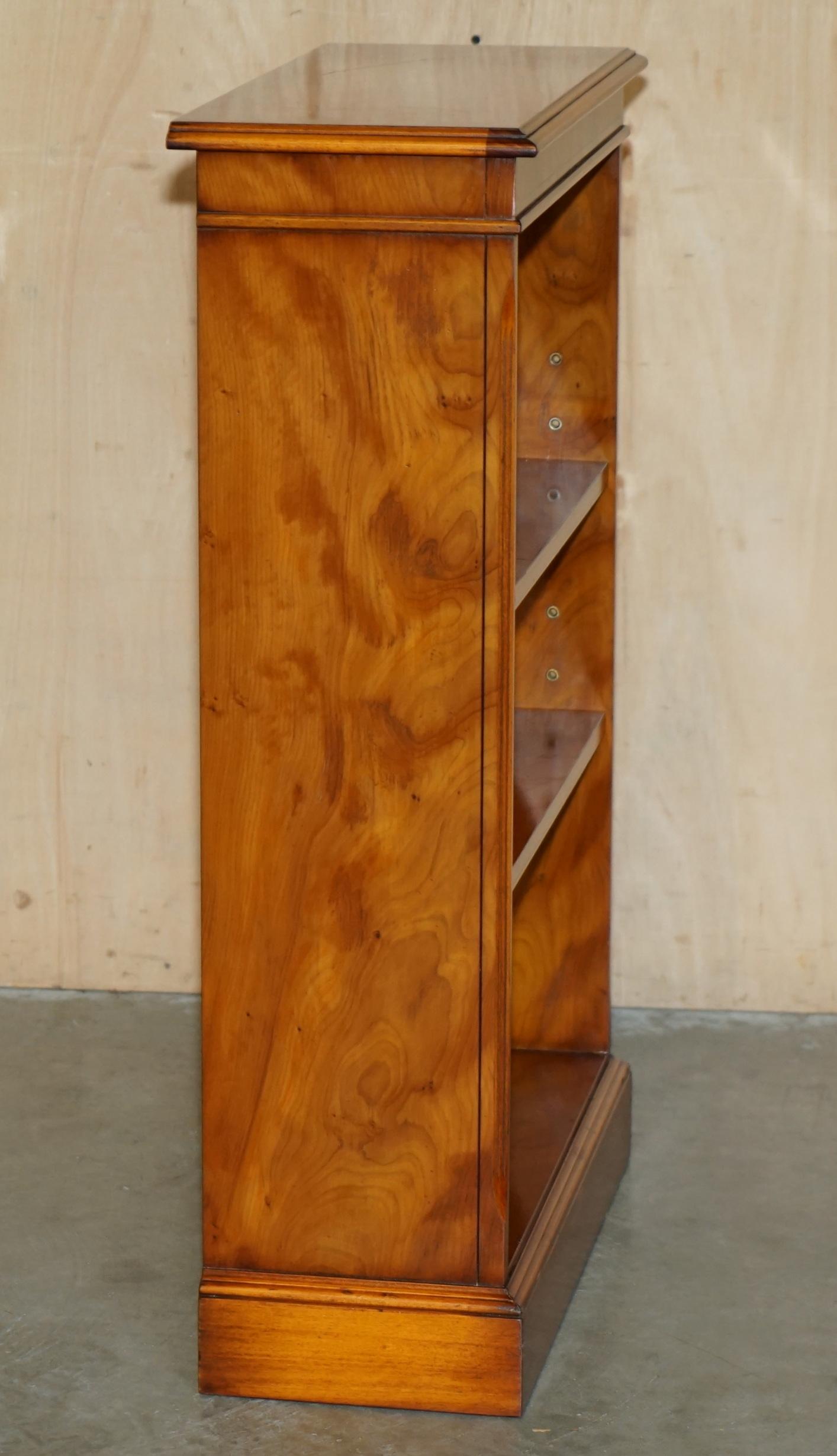 Bellissima coppia BEVAN FUNNELL INGHILTERRA LEGNO DURO FIAMMATO LIBRERIE APERTE in vendita 2