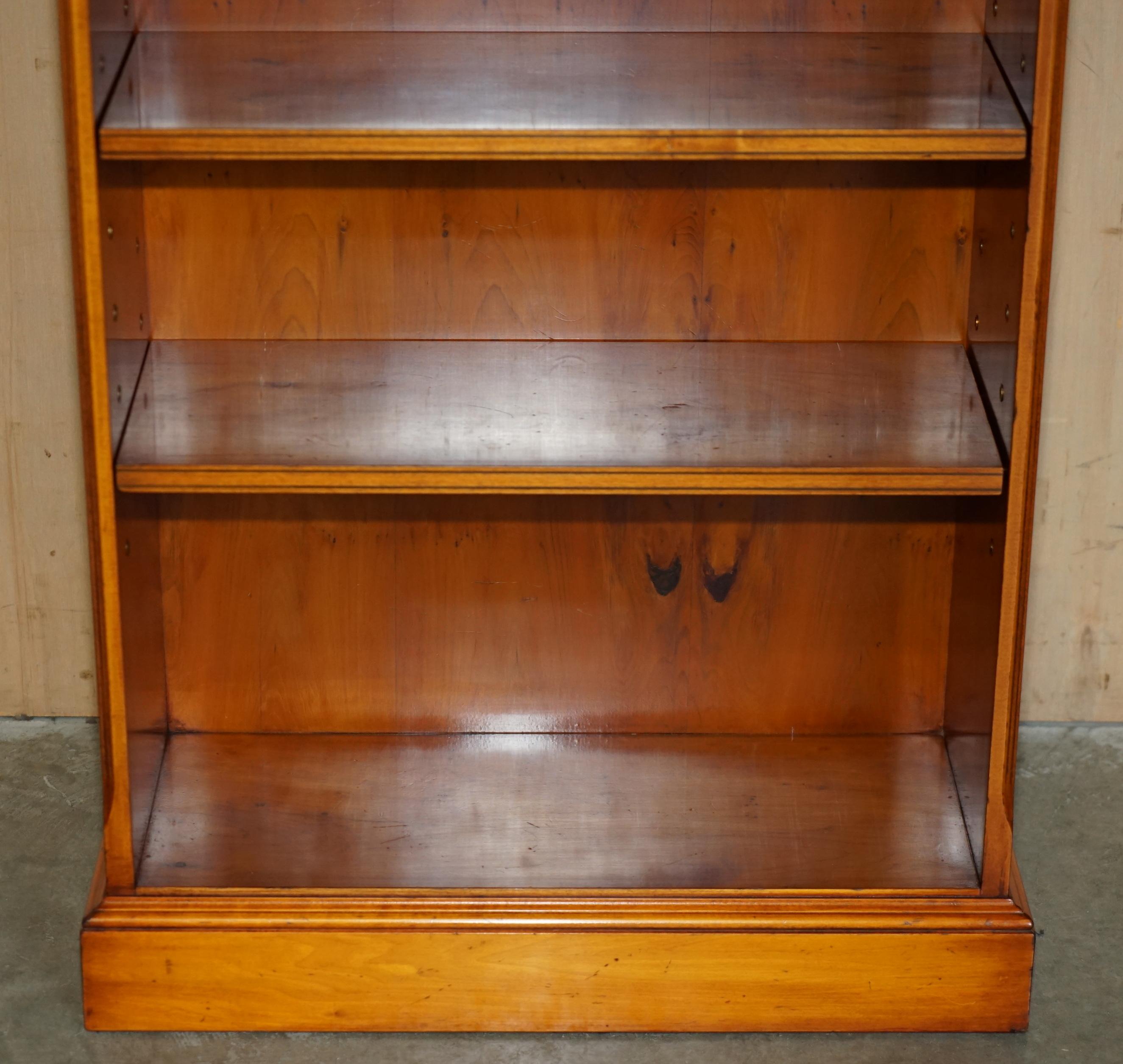 Bellissima coppia BEVAN FUNNELL INGHILTERRA LEGNO DURO FIAMMATO LIBRERIE APERTE in vendita 11