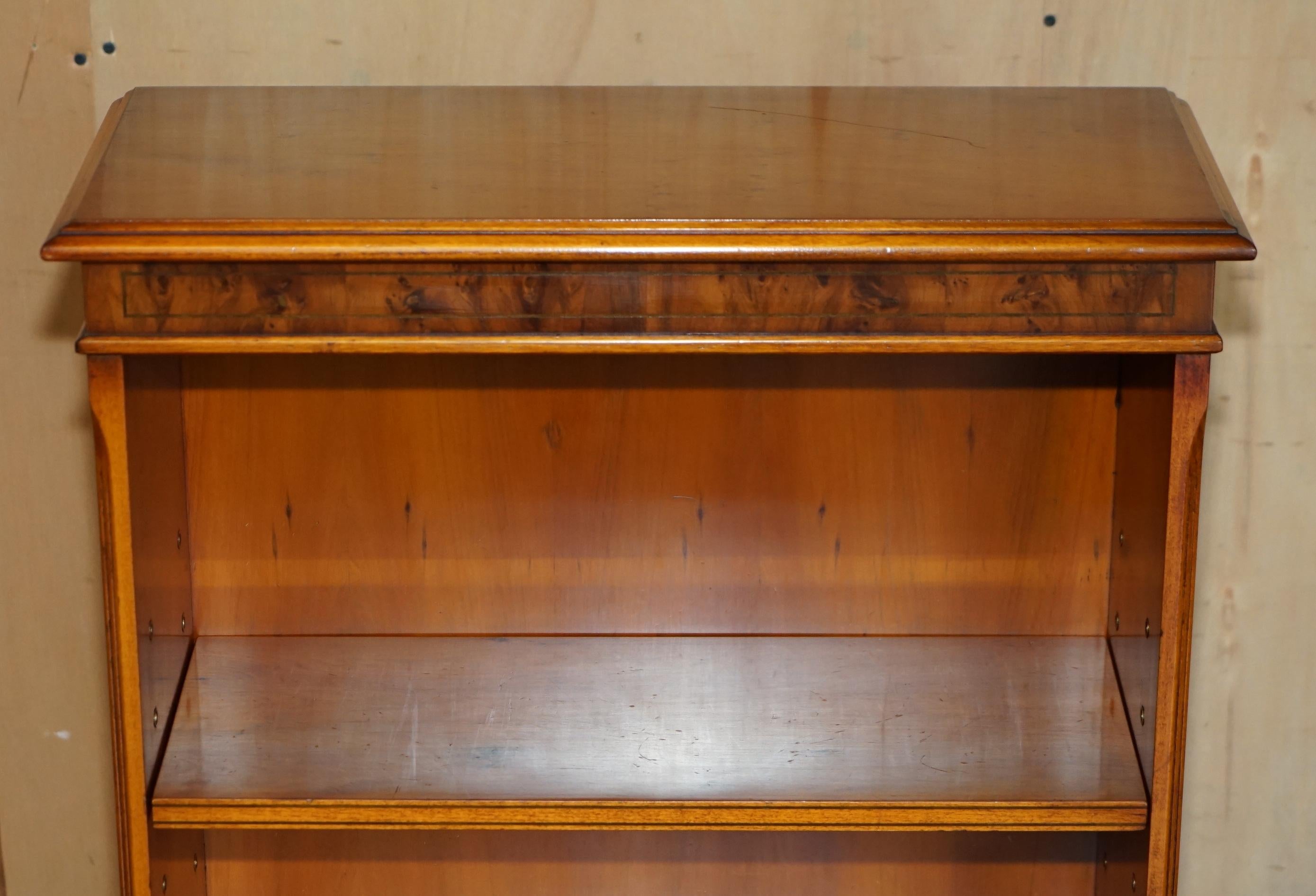 Bellissima coppia BEVAN FUNNELL INGHILTERRA LEGNO DURO FIAMMATO LIBRERIE APERTE In condizioni buone in vendita a West Sussex, Pulborough
