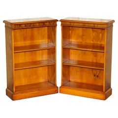 JOLIE PAIRE DE CAISSES A LIVRES BEVAN FUNNELL ENGLAND FLAMED HARDWOOD DWARF OPEN LiBRARY