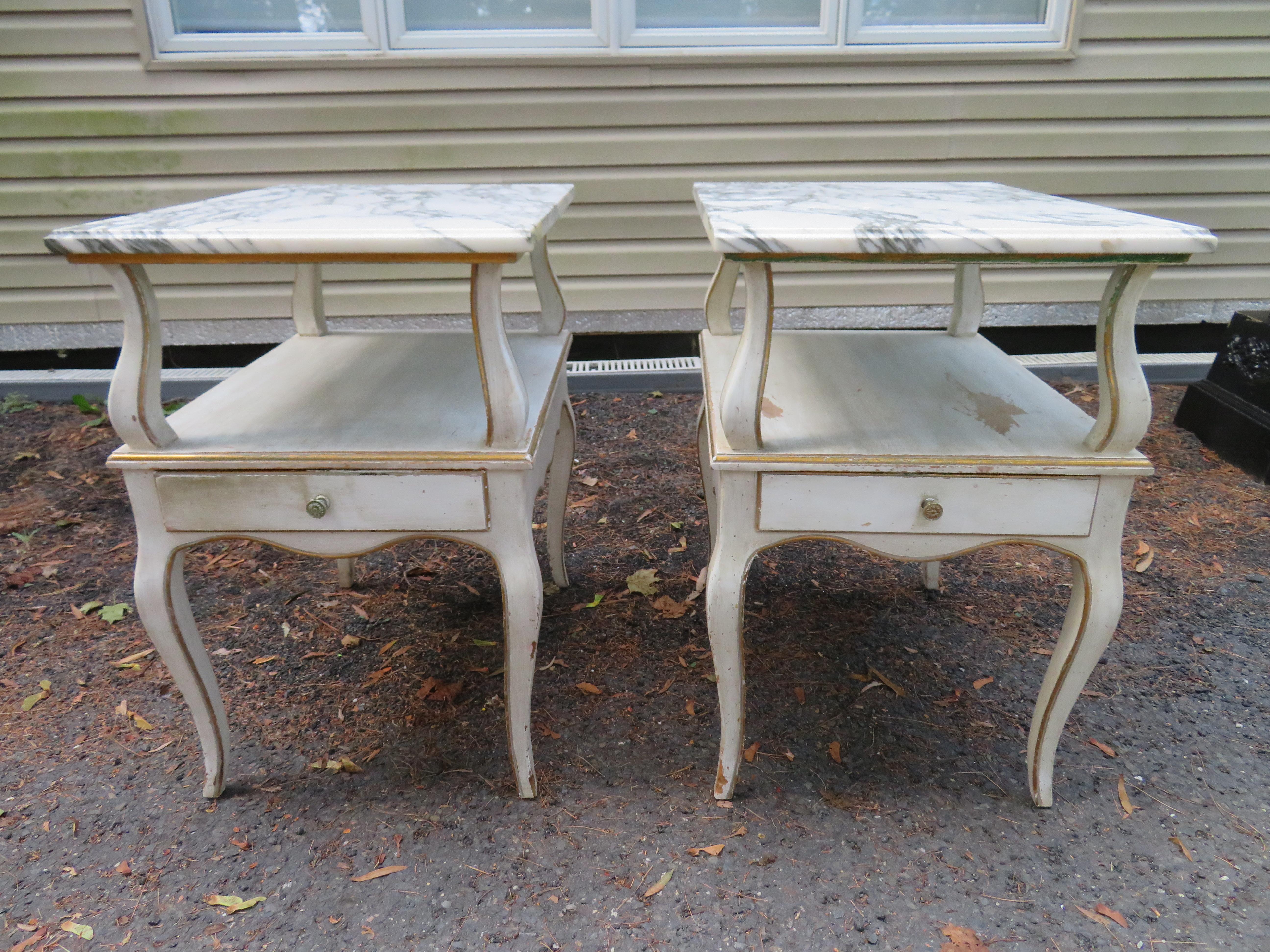 Lovely Pair of Dorothy Draper Style Marble-Top Nightstands Hollywood Regency For Sale 8
