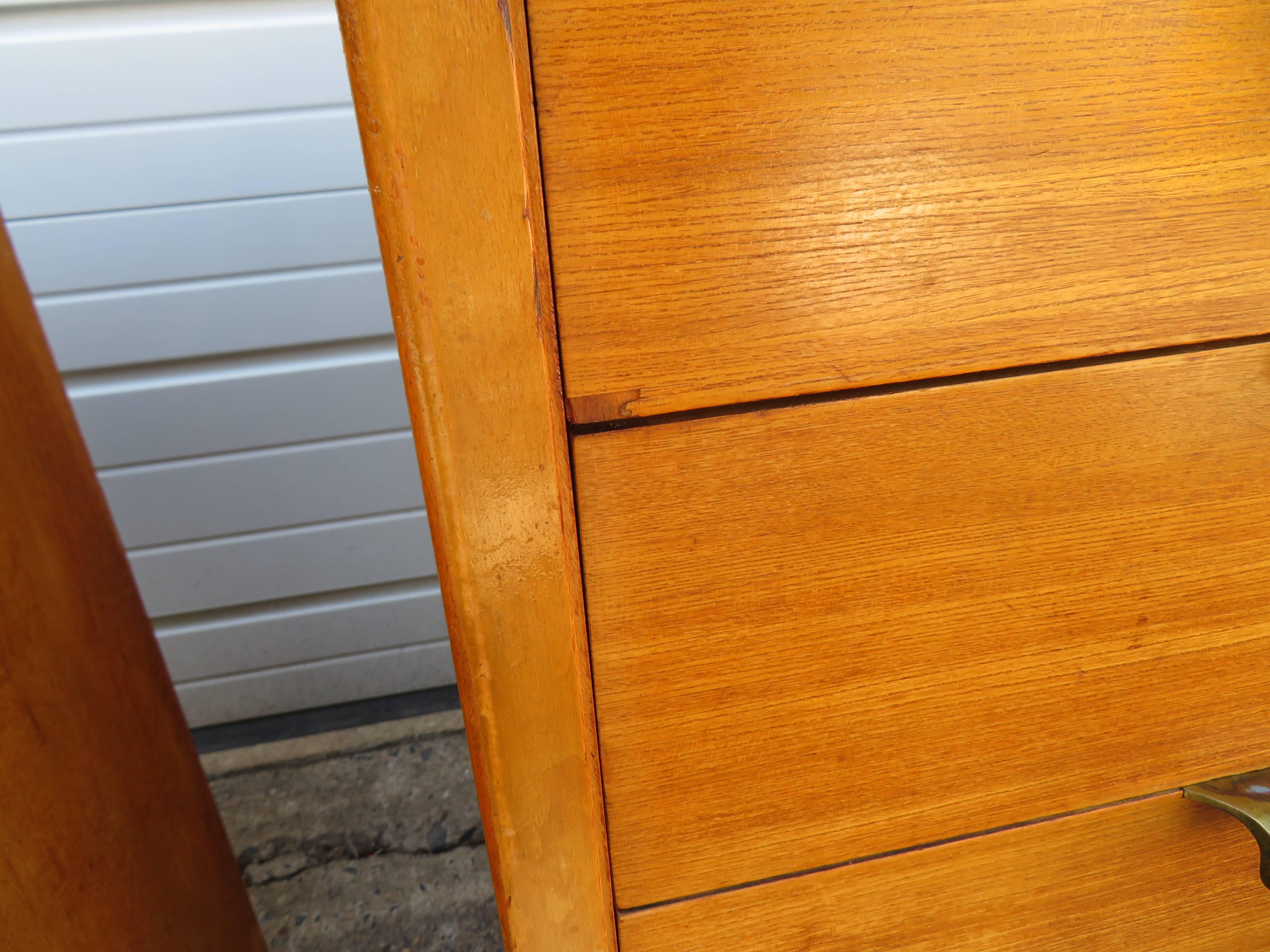 Lovely Pair of Edward Wormley for Drexel Precedent Nightstand Mid-Century Modern For Sale 3