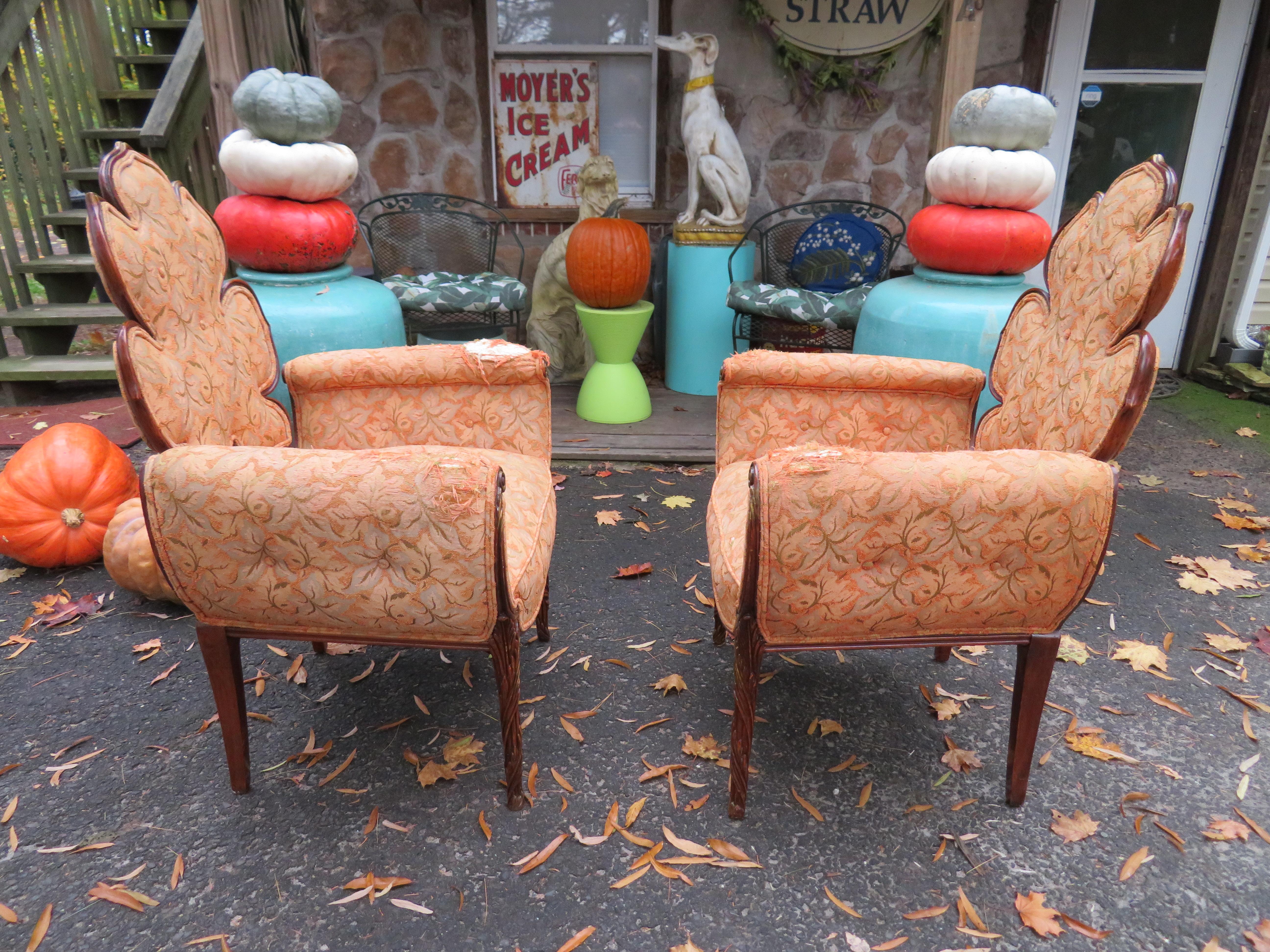 Ein schönes Paar Grosfeld House-Sessel mit Blumenrücken, Hollywood Regency (amerikanisch) im Angebot