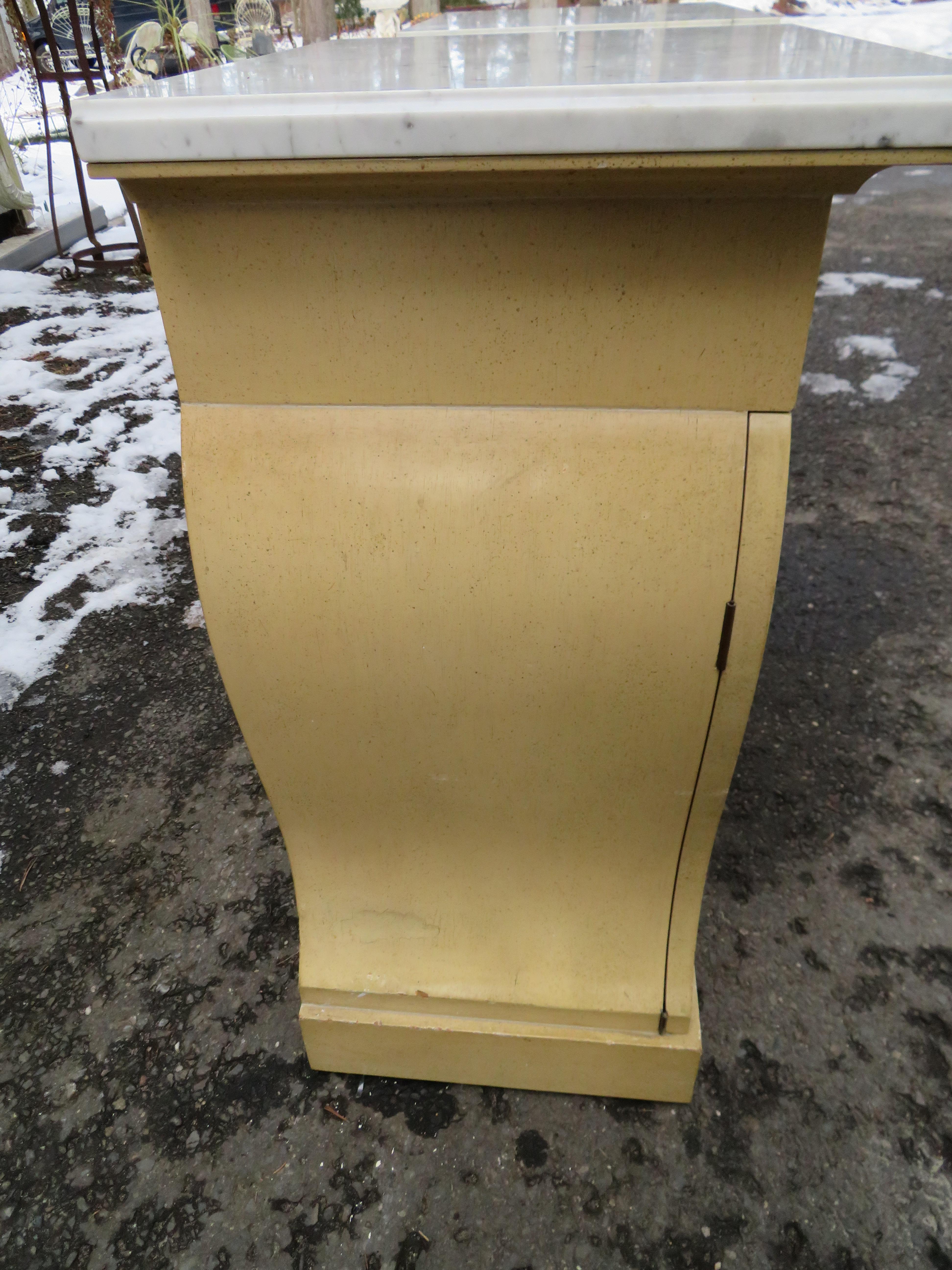 Lovely Pair of Grosfeld House Marble Top Nightstands Hollywood Regency For Sale 6