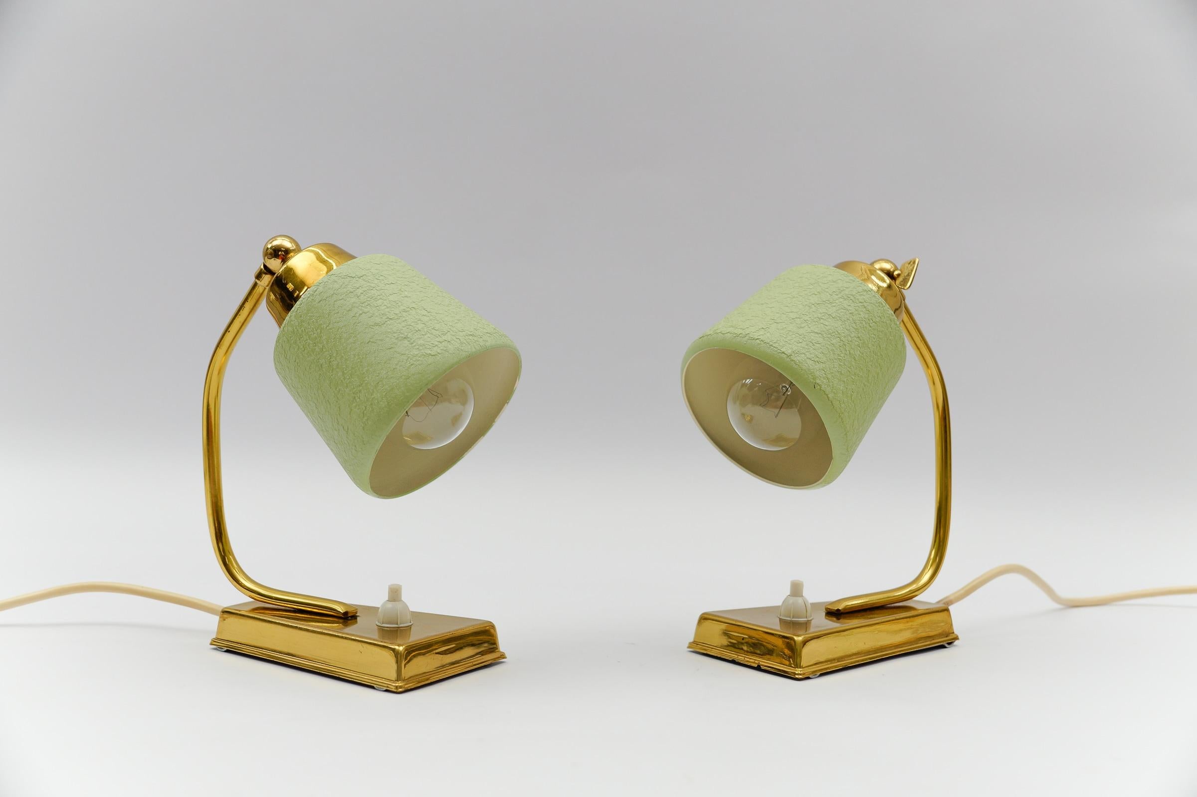 Mid-Century moderno Deliziosa coppia di lampade da tavolo in ottone e metallo della modernità di metà secolo, anni '50 in vendita