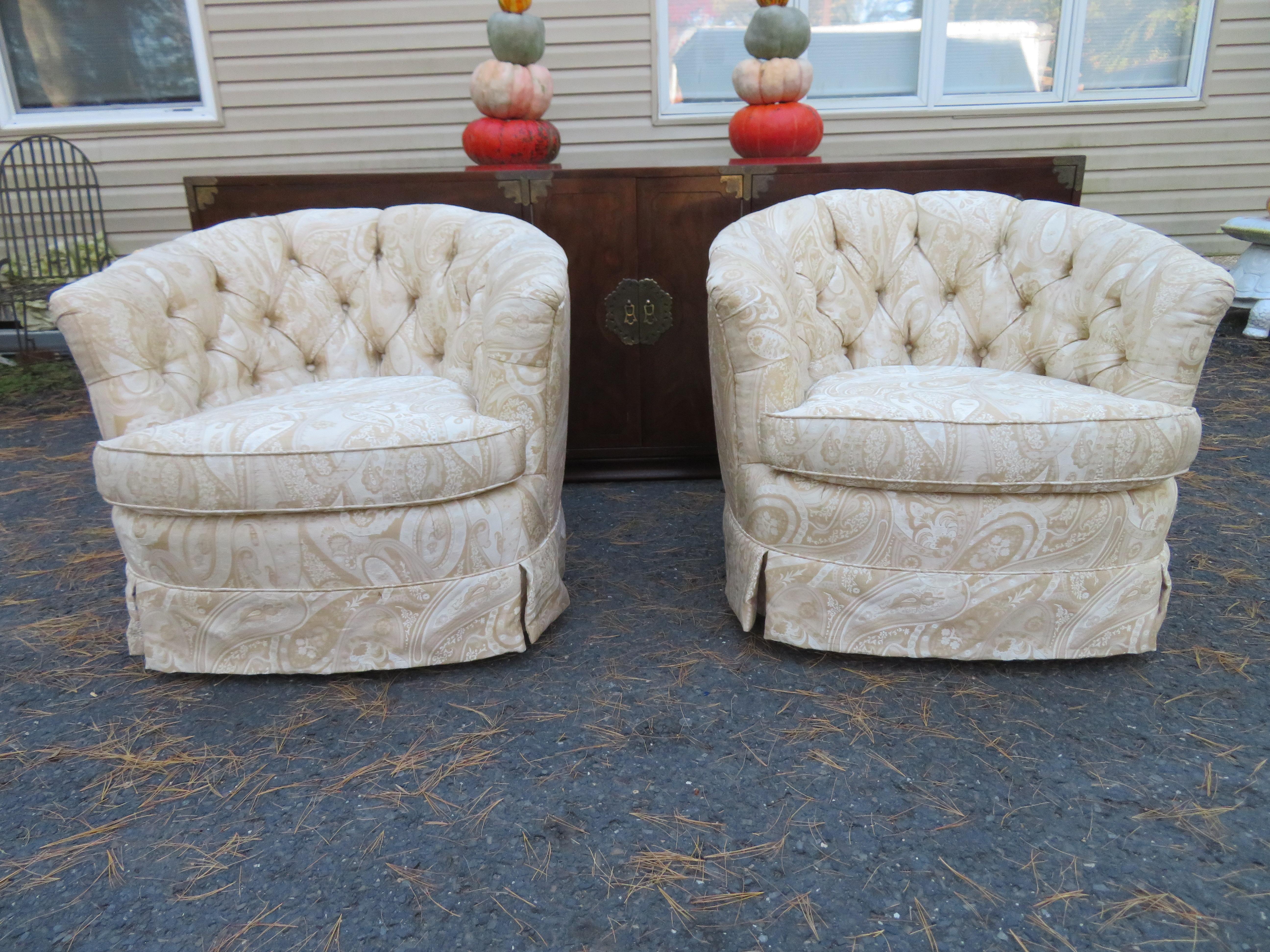 Lovely Pair Milo Baughman style Barrel Back Swivel Rocker Chairs Mid-Century For Sale 3