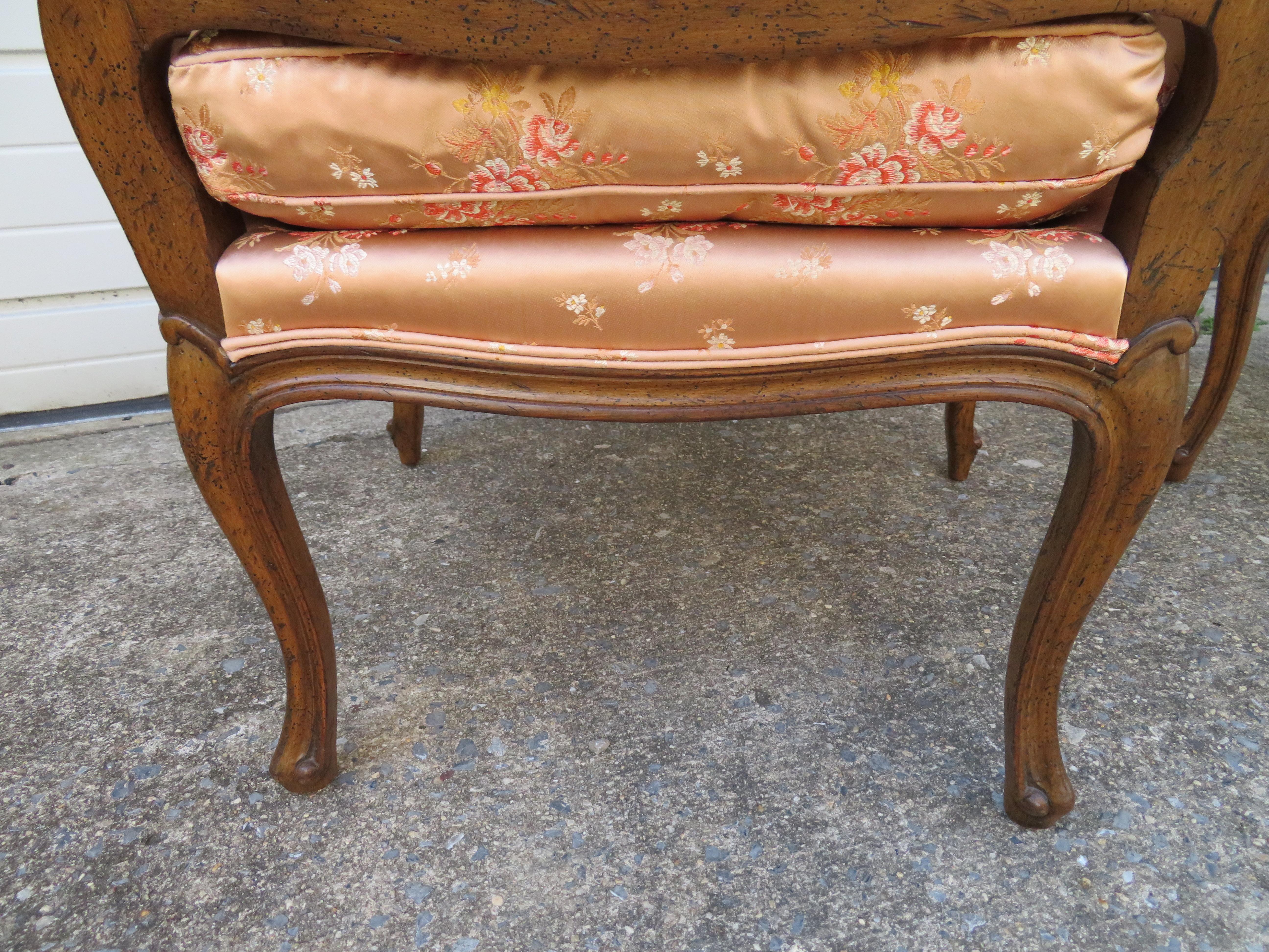 Lovely Pair of 20th Century French Louis XV Bergère Chairs In Good Condition For Sale In Pemberton, NJ