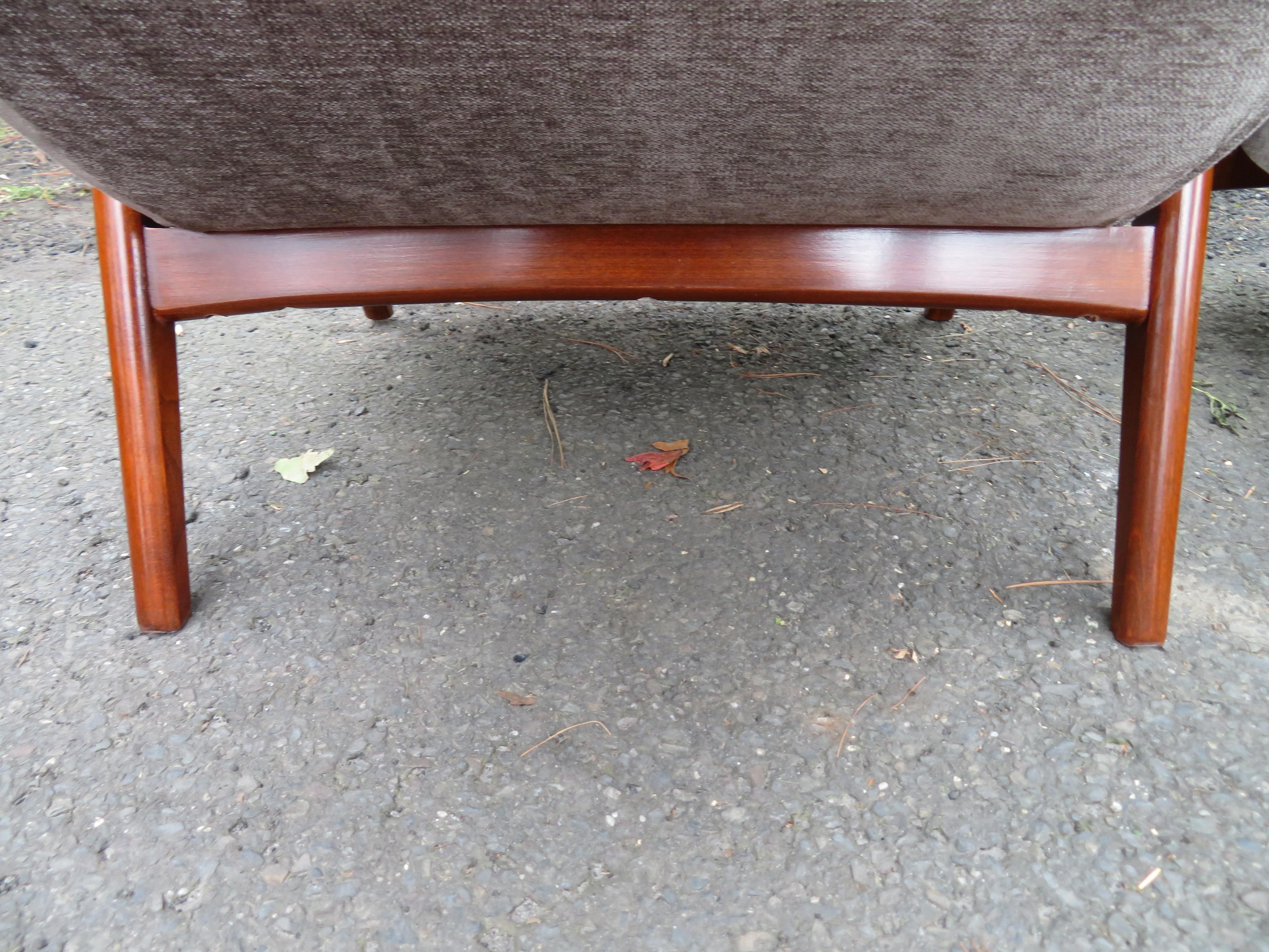 Lovely Pair of Adrian Pearsall Sculptural Walnut Scoop Chairs 6