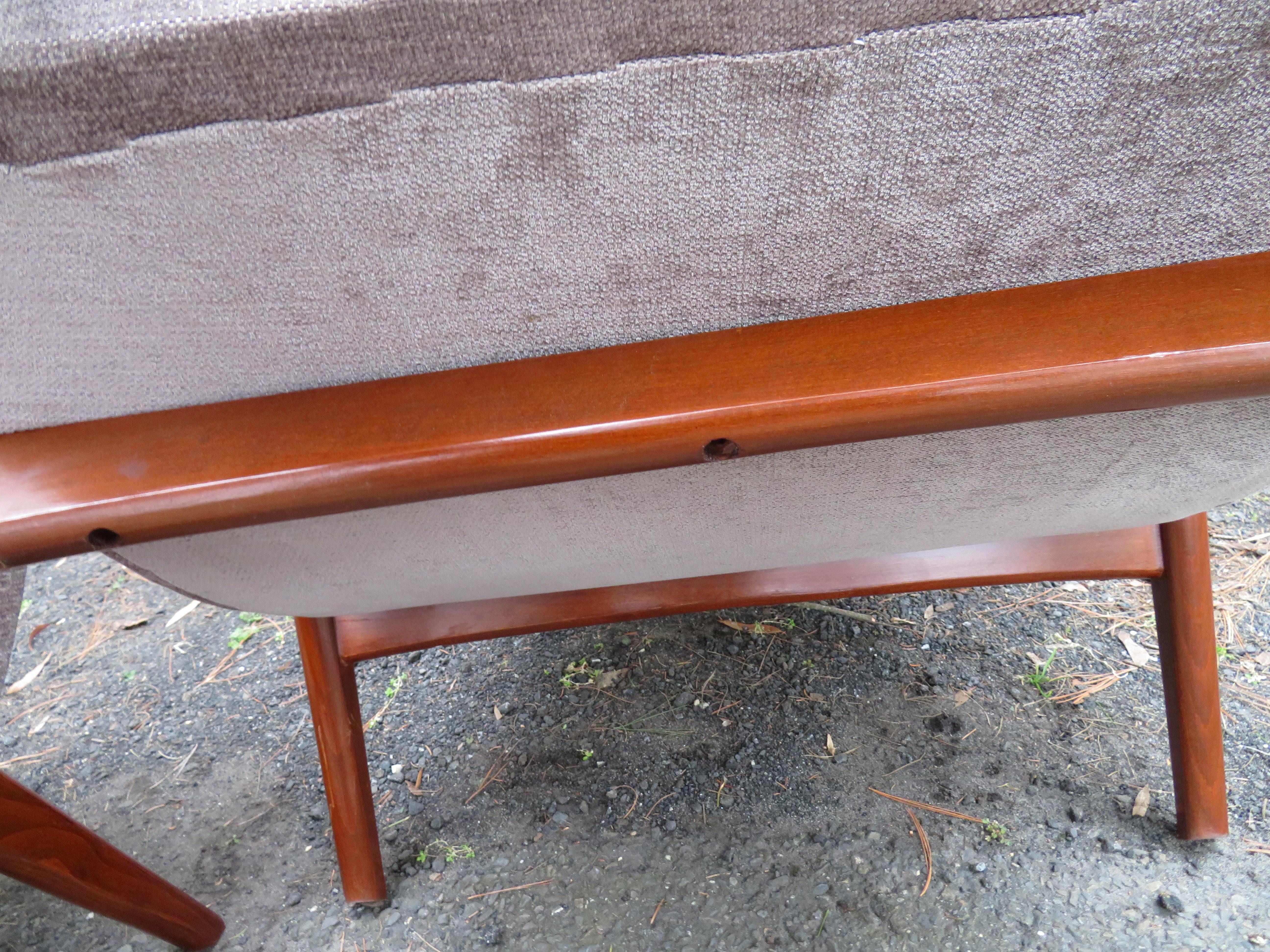 Lovely Pair of Adrian Pearsall style Sculptural Walnut Scoop Chairs im Angebot 6