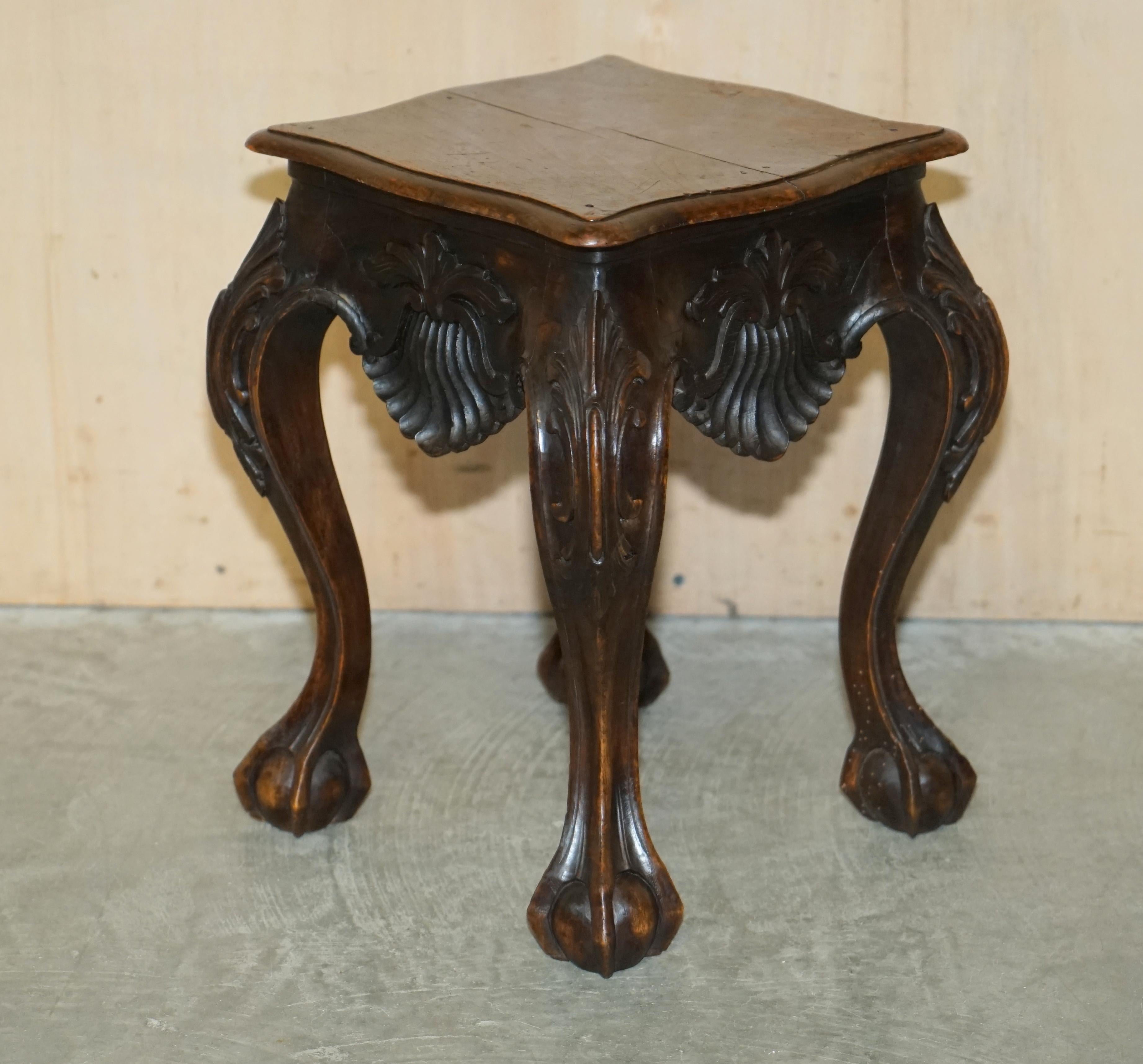 Lovely Pair of Antique circa 1900 Hand Carved Hardwood Claw & Ball Side Tables For Sale 7