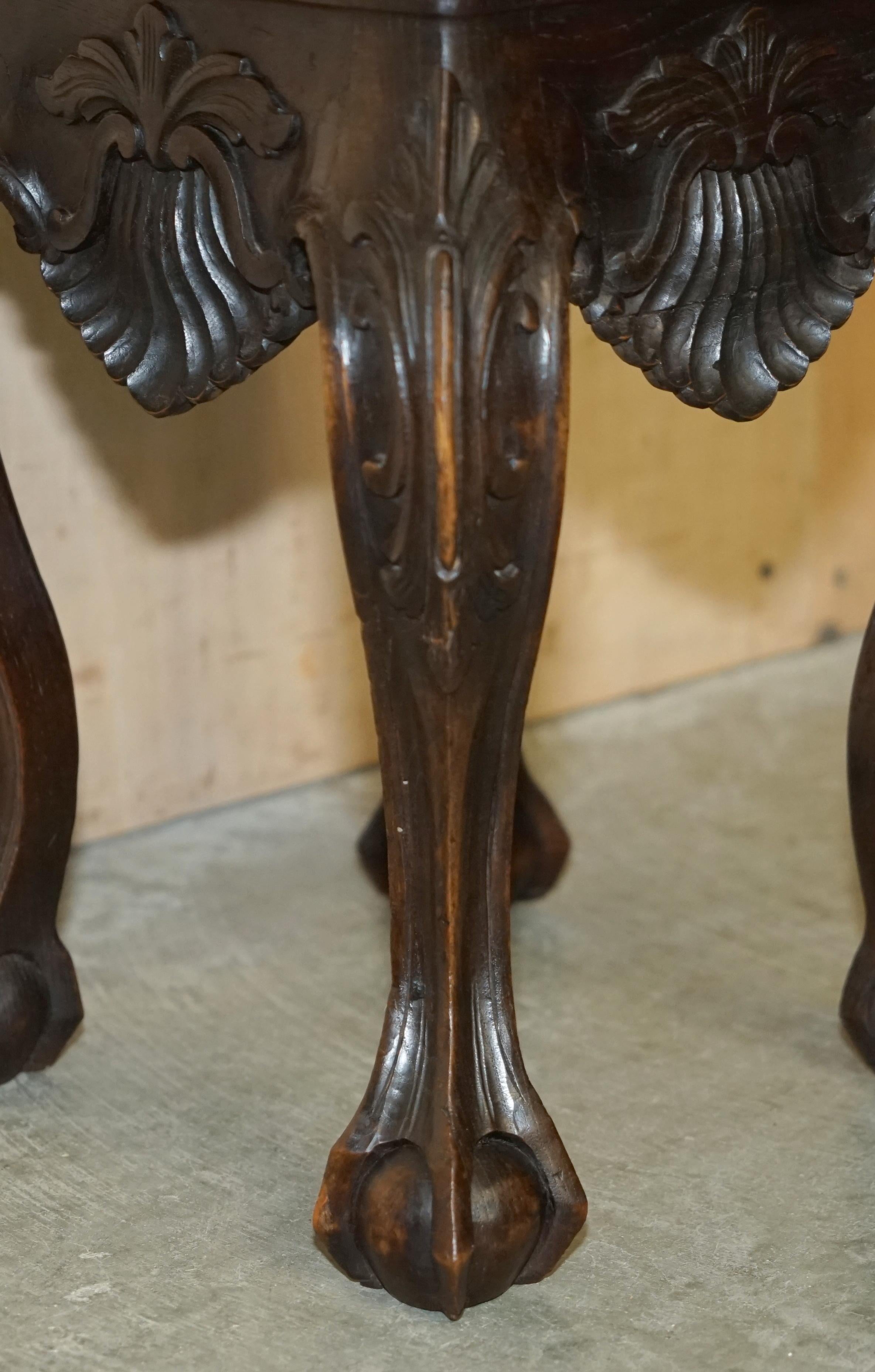 Lovely Pair of Antique circa 1900 Hand Carved Hardwood Claw & Ball Side Tables For Sale 1