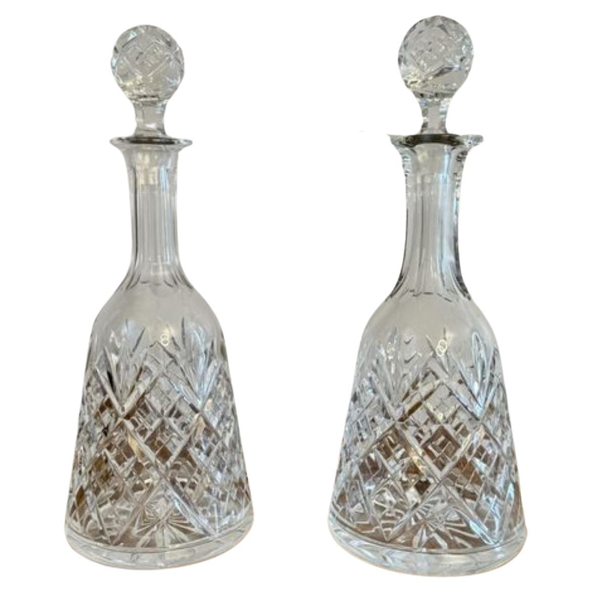 Jolie paire de carafes édouardiennes anciennes en forme de cloche  en vente