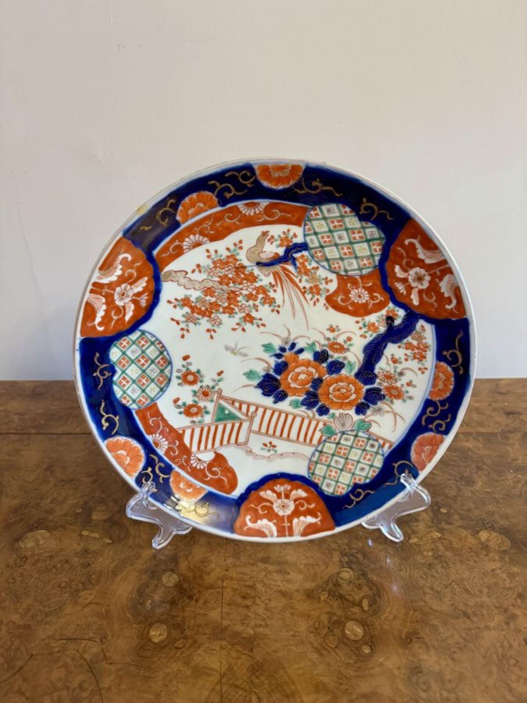 Jolie paire d'assiettes japonaises anciennes en imari Bon état - En vente à Ipswich, GB
