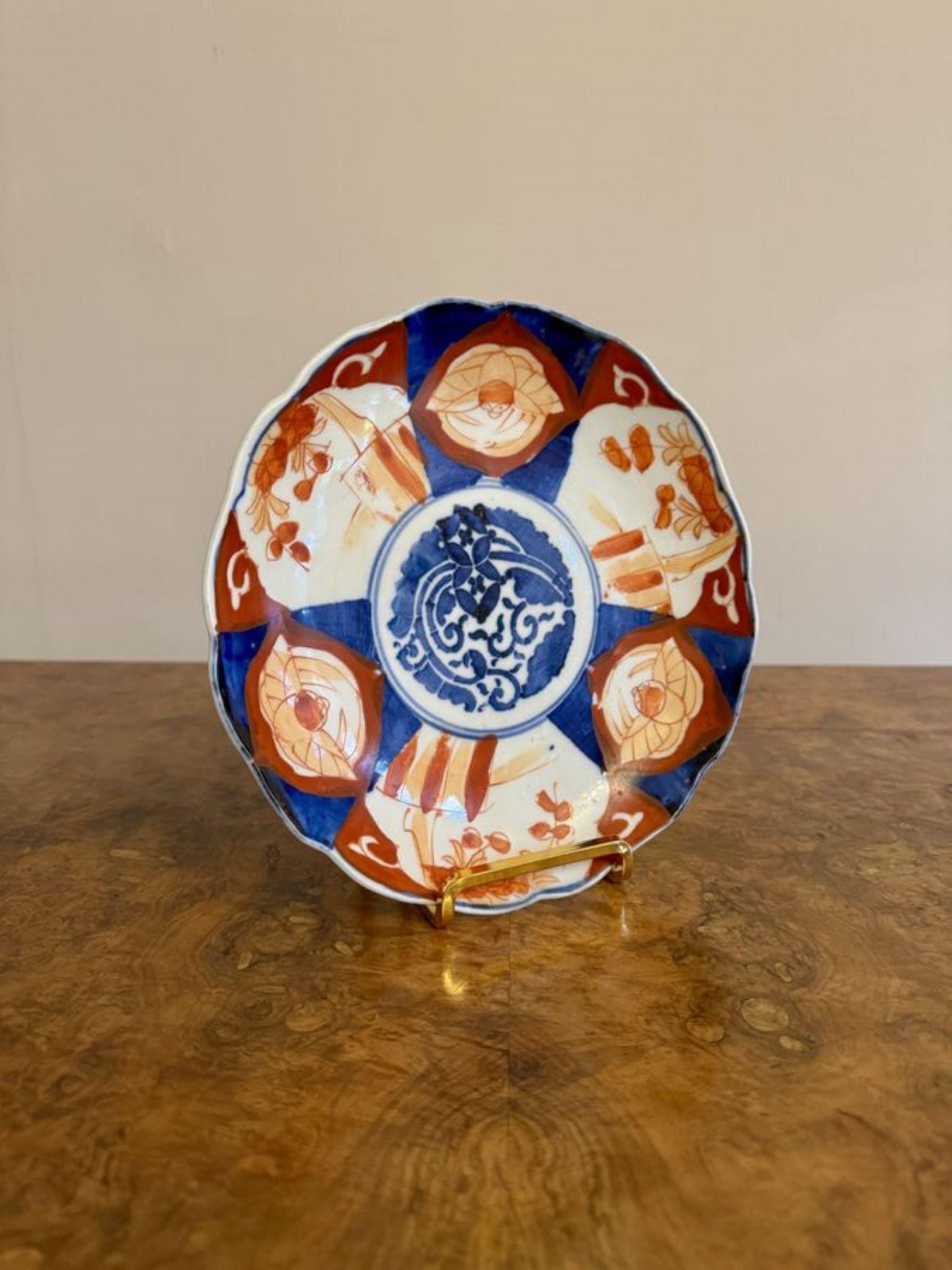 Schönes Paar antiker japanischer Imari-Teller aus Japan (20. Jahrhundert) im Angebot