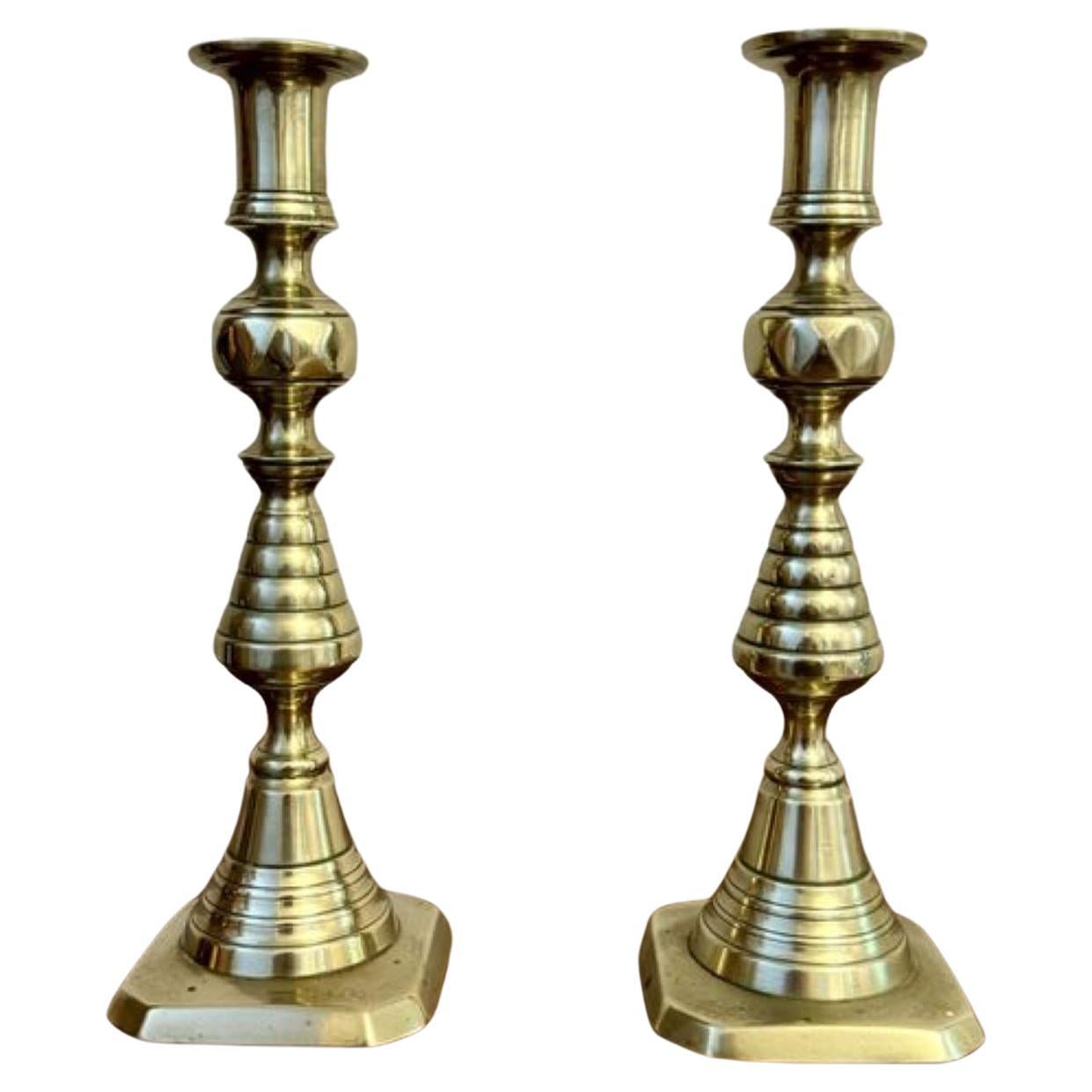 Bella coppia di antichi candelabri vittoriani in ottone