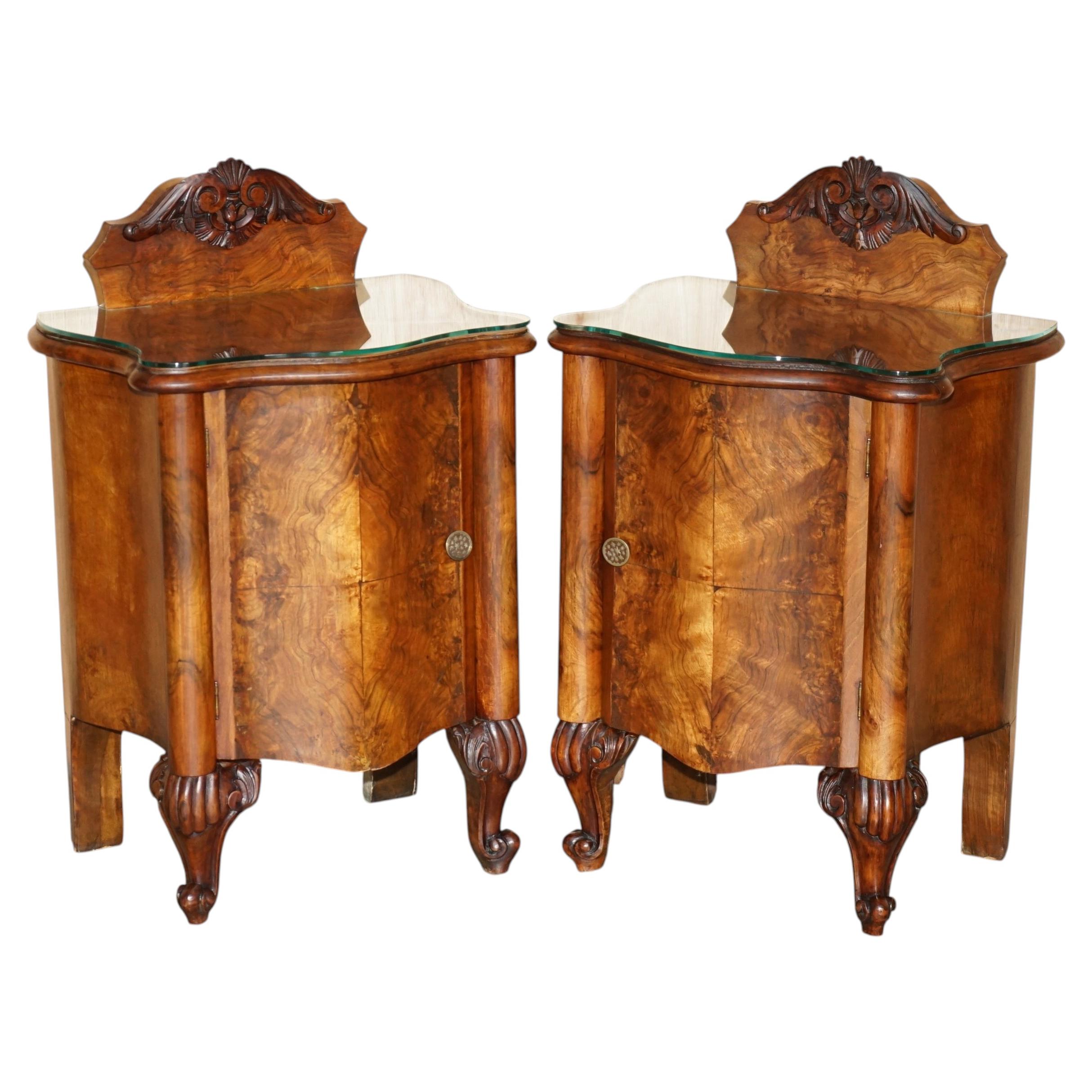 JOLIE PAIRE DE TABLES DE CHEVET ET TABLES D'APPOINT ANTIQUES DE STYLE VICTORIEN EN NOYER À NŒUDS