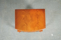 LOVELY PAIR OF ART DECO WALNUT BEDSiDE END TABLES QUEEN ANNE LEGS