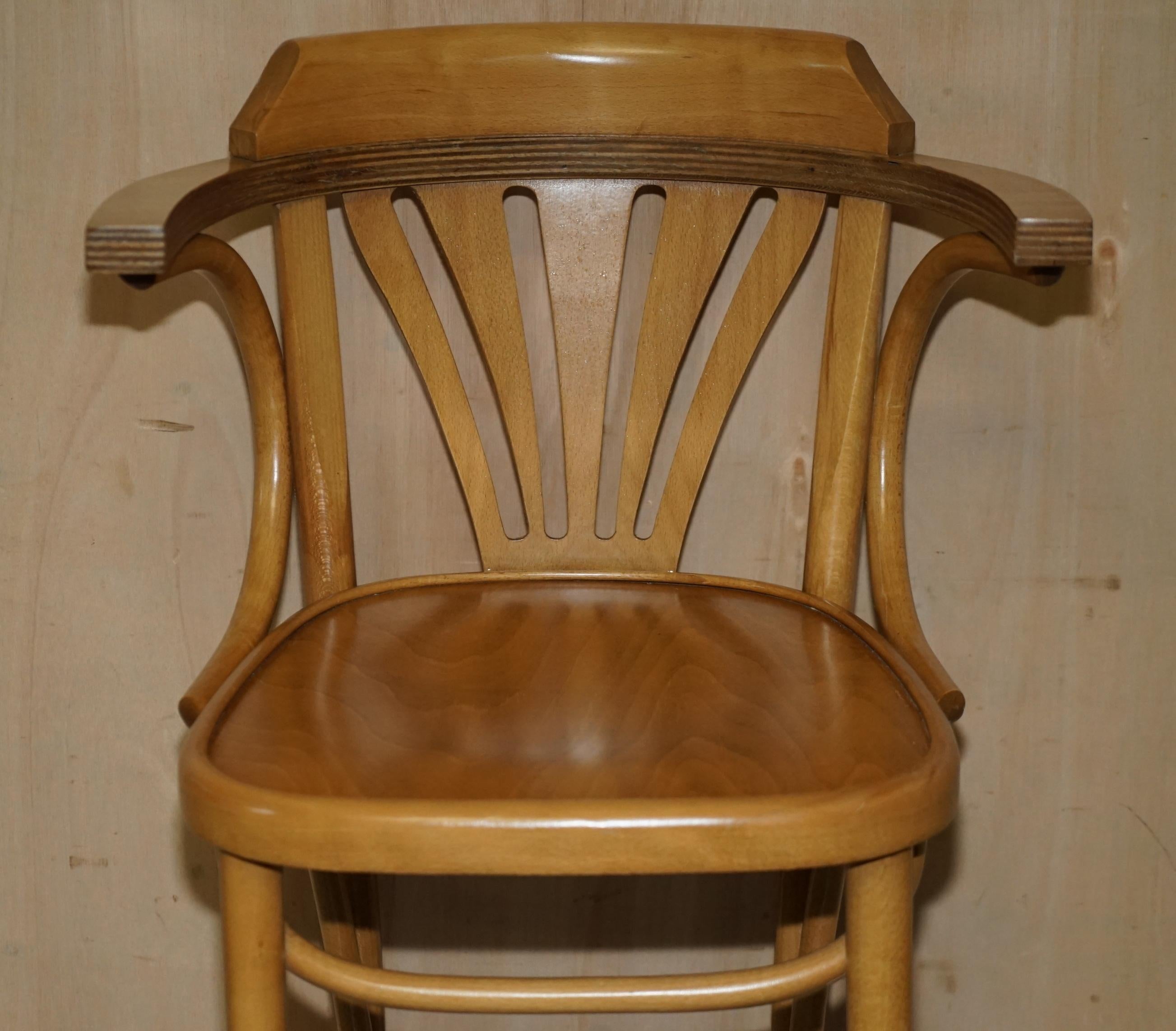 LOVELY PAIR OF BENTWOOD THONET BAR STOOLS + CAST IRON COCKTAiL BAR TABLE en vente 8