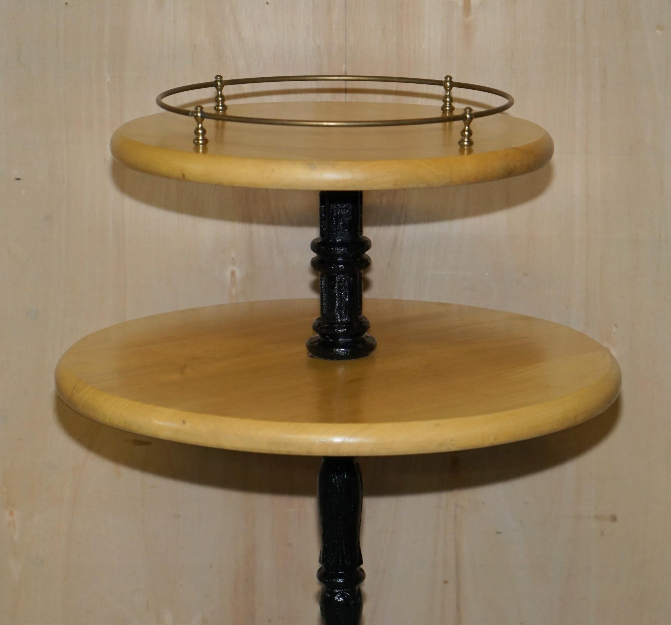 LOVELY PAIR OF BENTWOOD THONET BAR STOOLS + CAST IRON COCKTAiL BAR TOP TABLE (Moderne der Mitte des Jahrhunderts) im Angebot