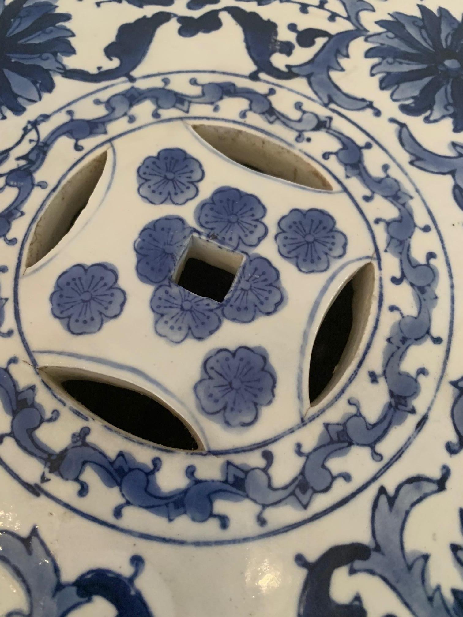Lovely Pair of Blue and White Ceramic Chinese Garden Seats End Tables In Good Condition For Sale In Hopewell, NJ