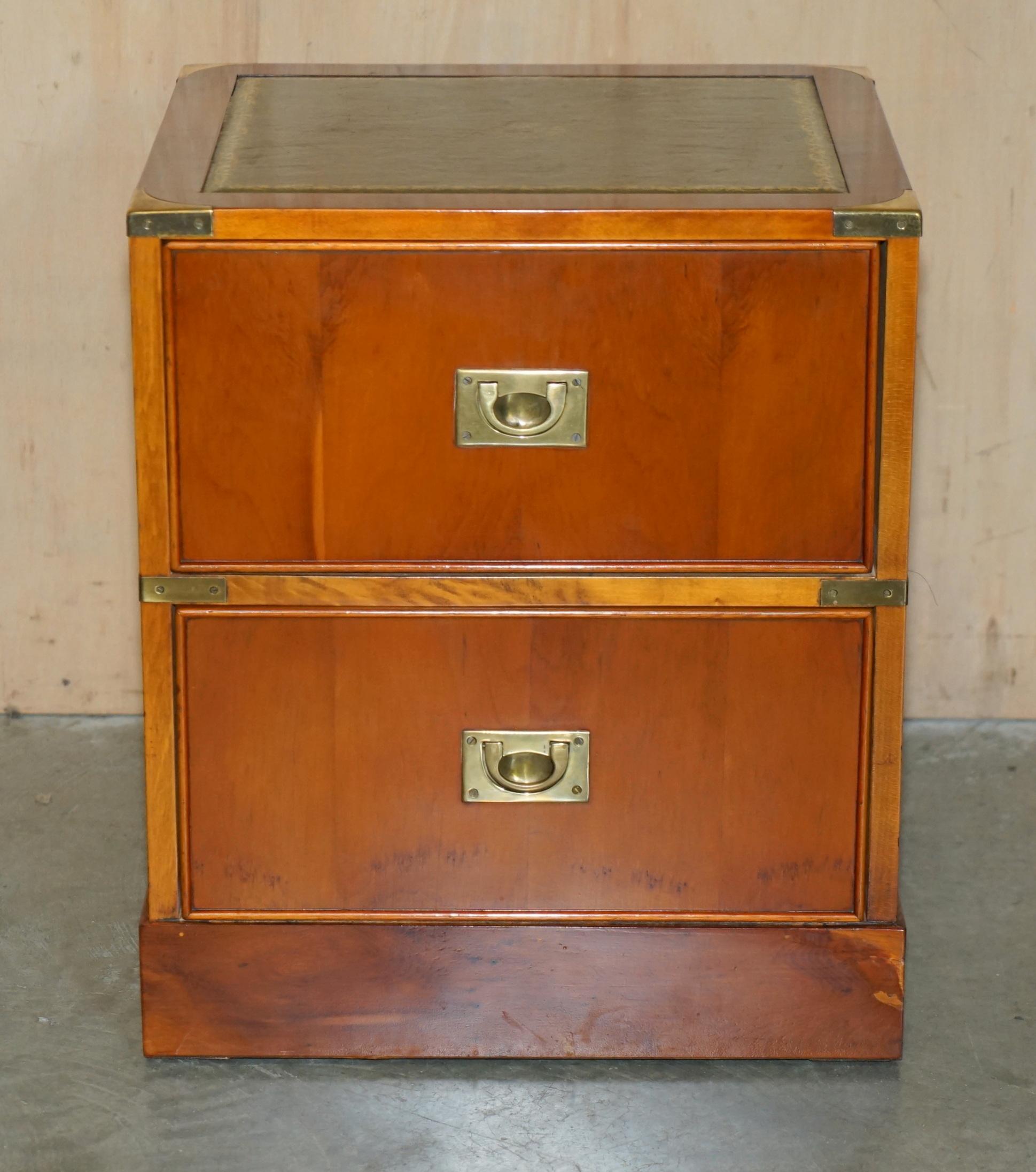 LOVELY PAiR OF BURR YEW WOOD GREEN LEATHER MILITARY CAMPAIGN NIGHTSTAND DRAWERS (Kampagne) im Angebot