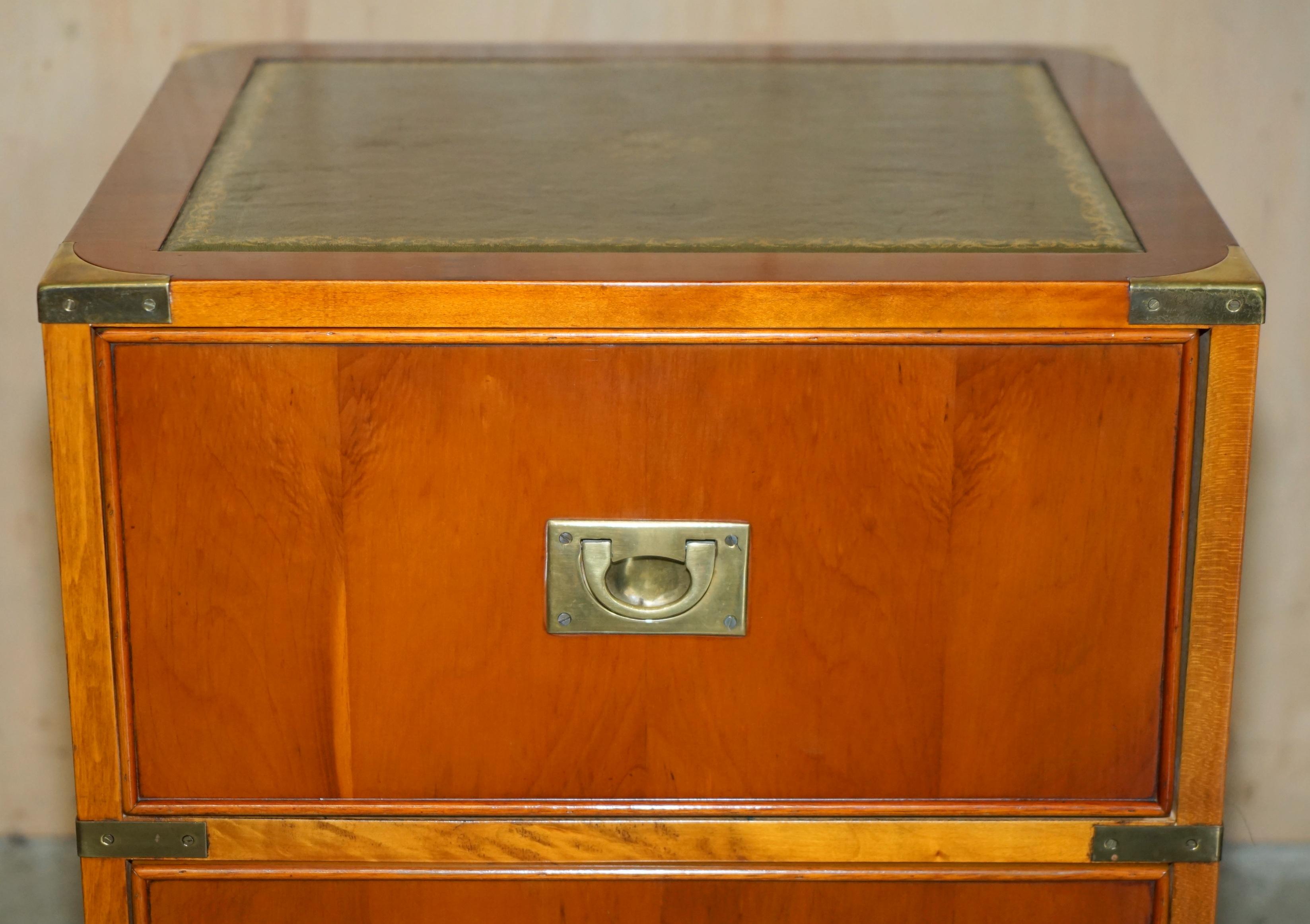 Anglais Joli tiroir de table de chevet militaire en cuir vert de Wood Wood Greene & Greene en vente