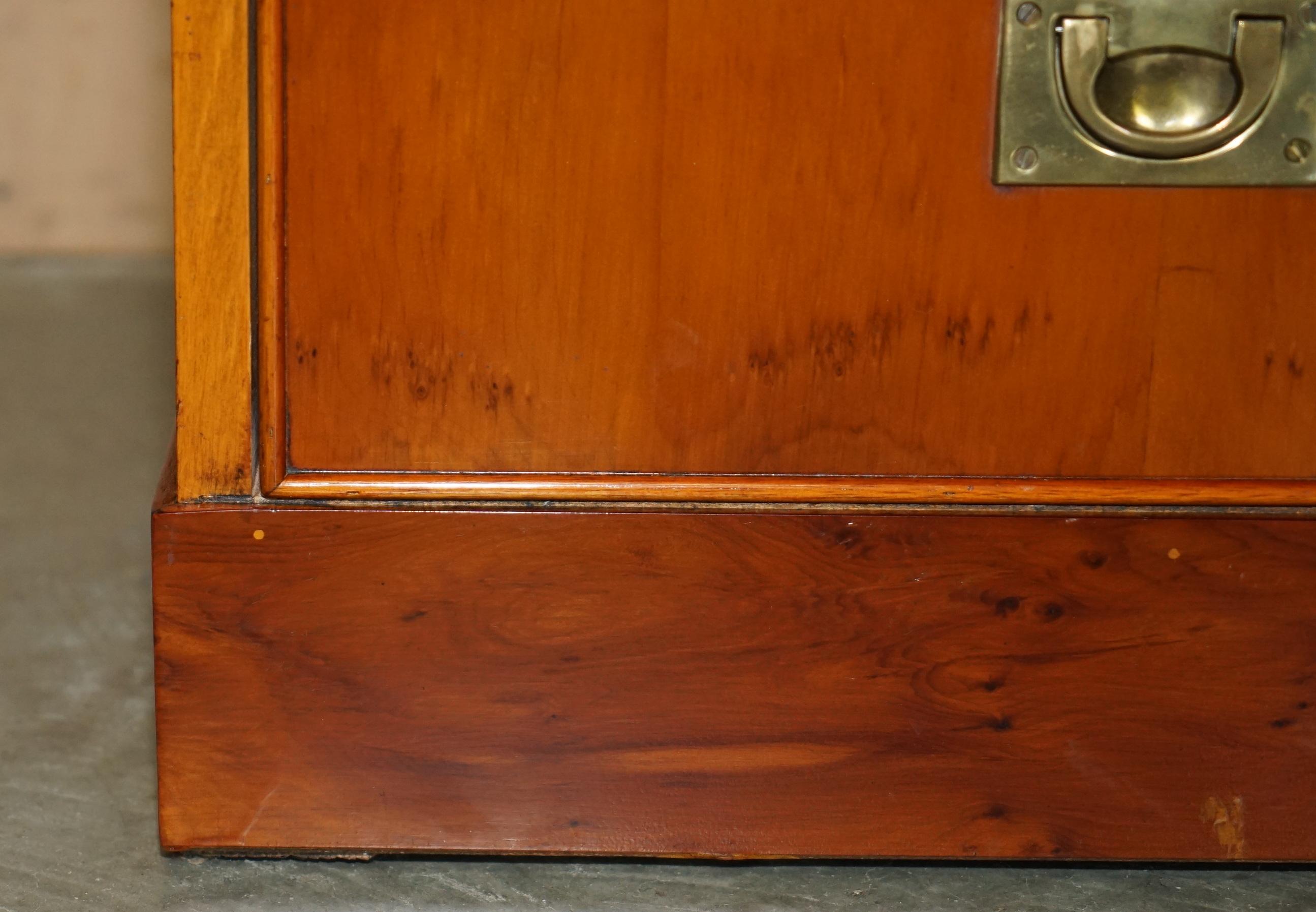 Joli tiroir de table de chevet militaire en cuir vert de Wood Wood Greene & Greene en vente 2