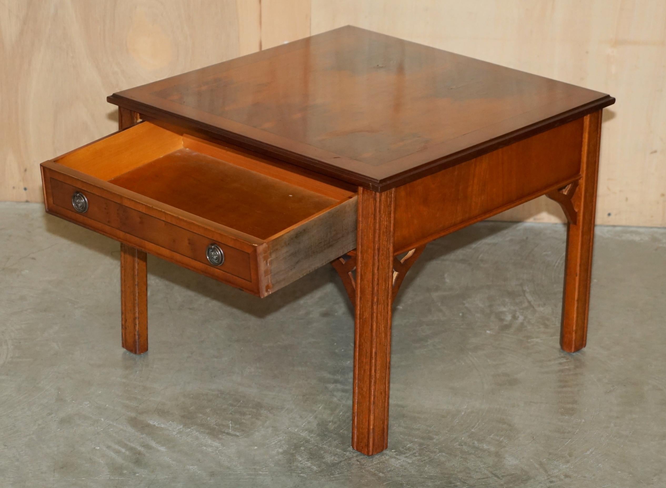 LOVELY PAIR OF BURR YEW WOOD SiDE END LAMP WINE TABLES WITH LARGE SINGLE DRAWERS For Sale 4
