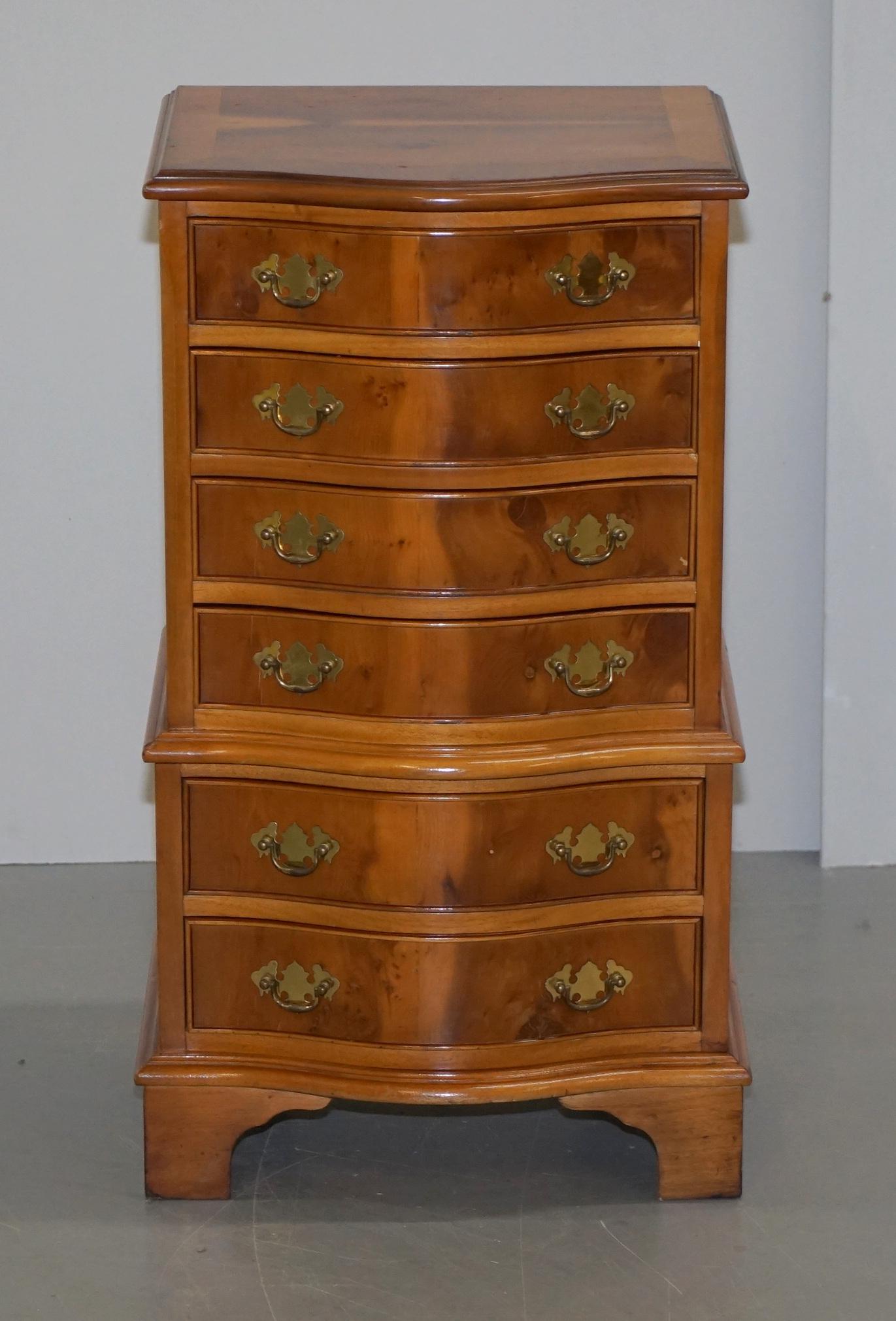Lovely Pair of Burr Yew Wood Small Sized Tallboy Chests of Drawers Lamp Tables For Sale 7