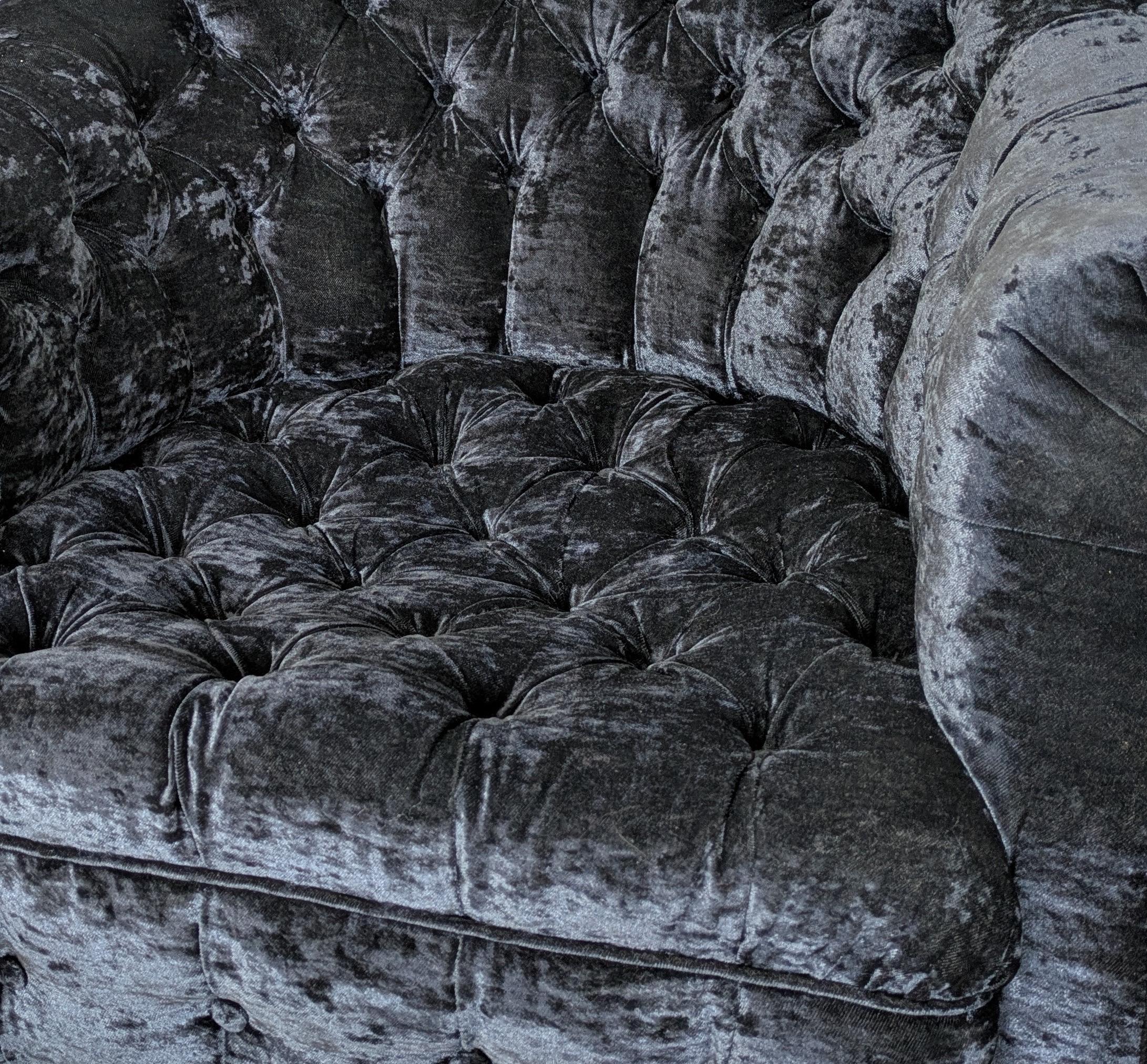 Fine XX secolo Splendida coppia di poltrone Chesterfield in vendita