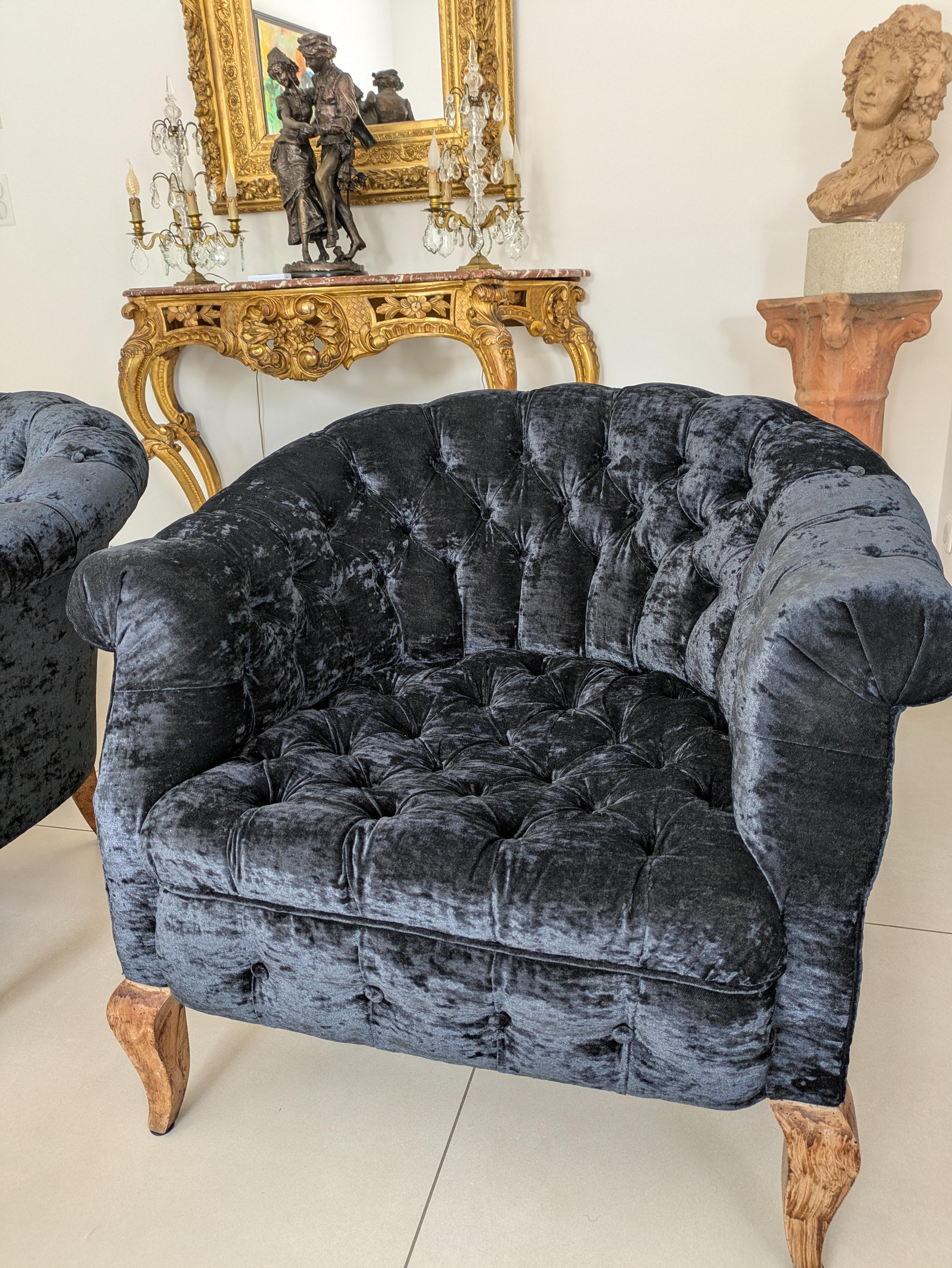 Velluto Splendida coppia di poltrone Chesterfield in vendita