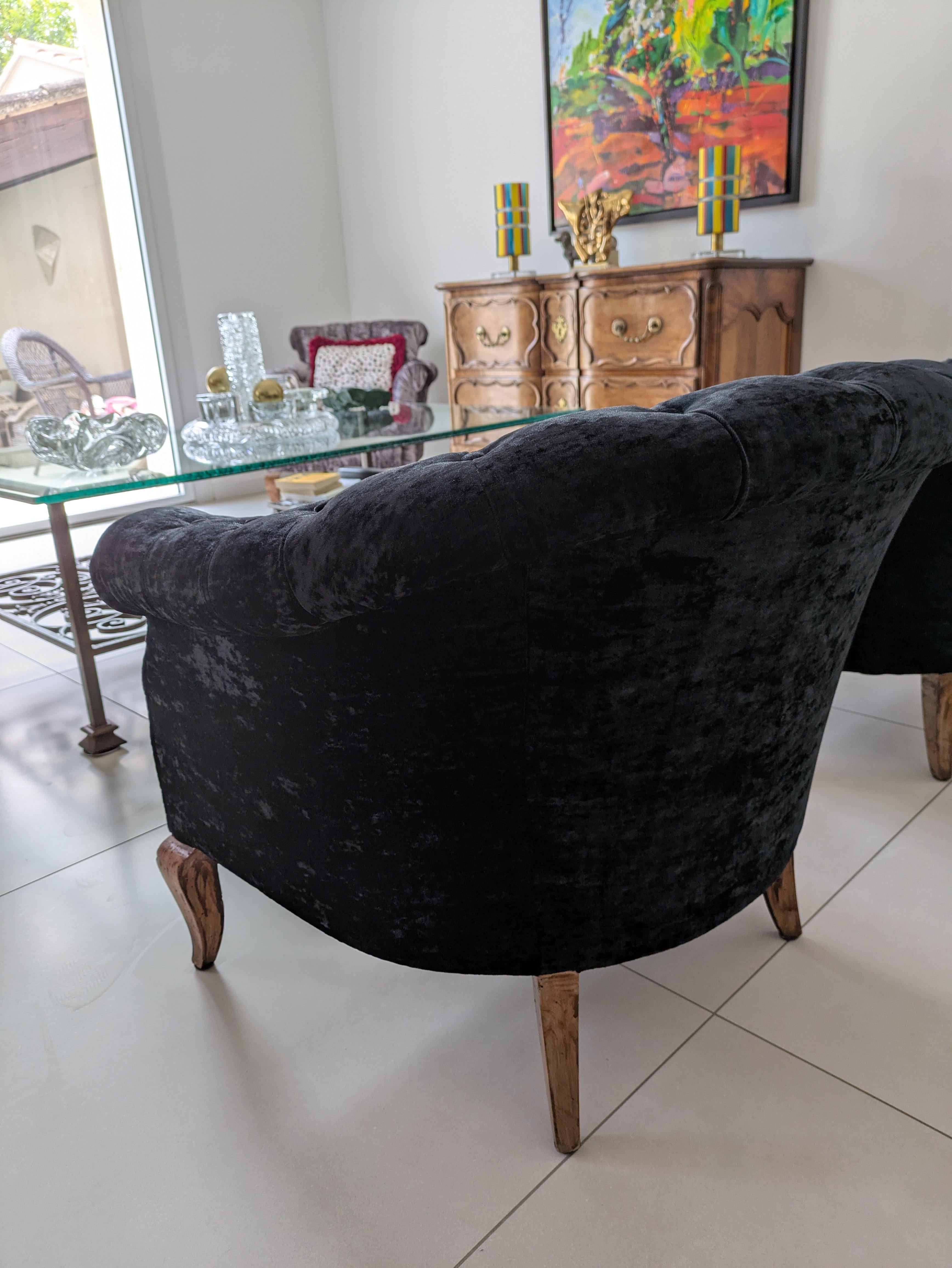 Splendida coppia di poltrone Chesterfield in vendita 2