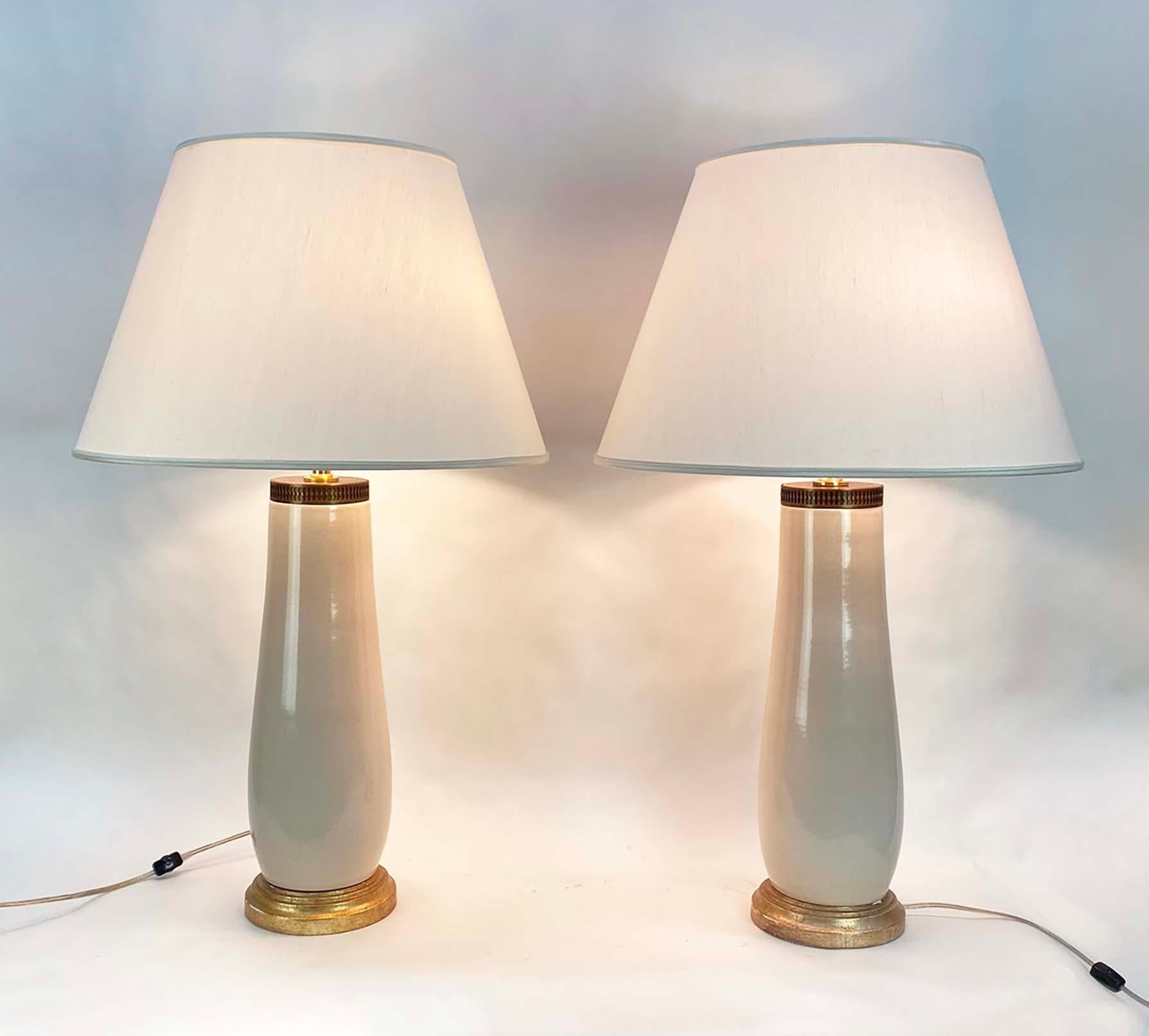Jolie paire de lampes décoratives italiennes en céramique à glaçure craquelée Bon état - En vente à Minneapolis, MN