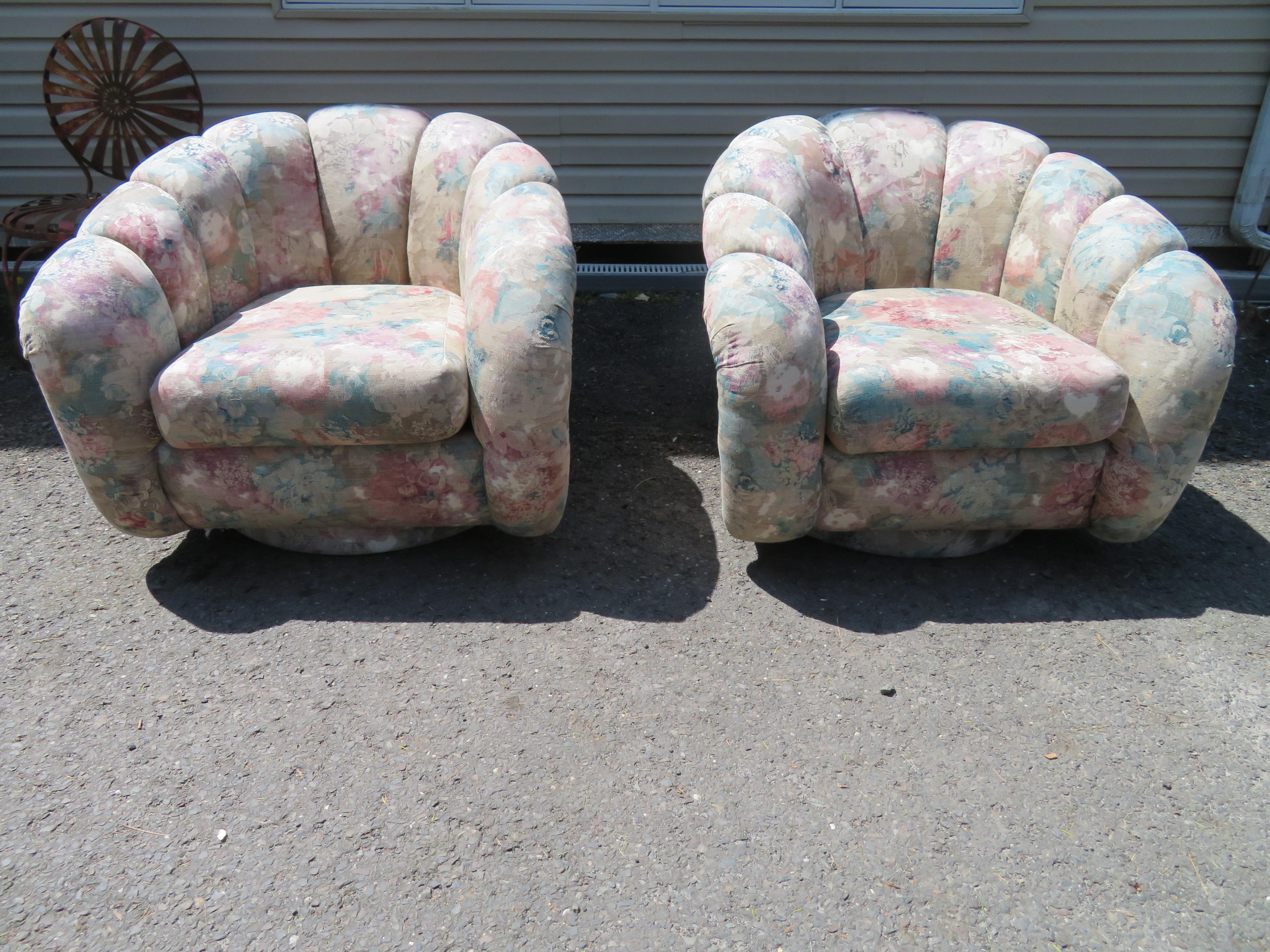 Lovely Pair of Directional Croissant Swivel Lounge Chair Mid-Century For Sale 4