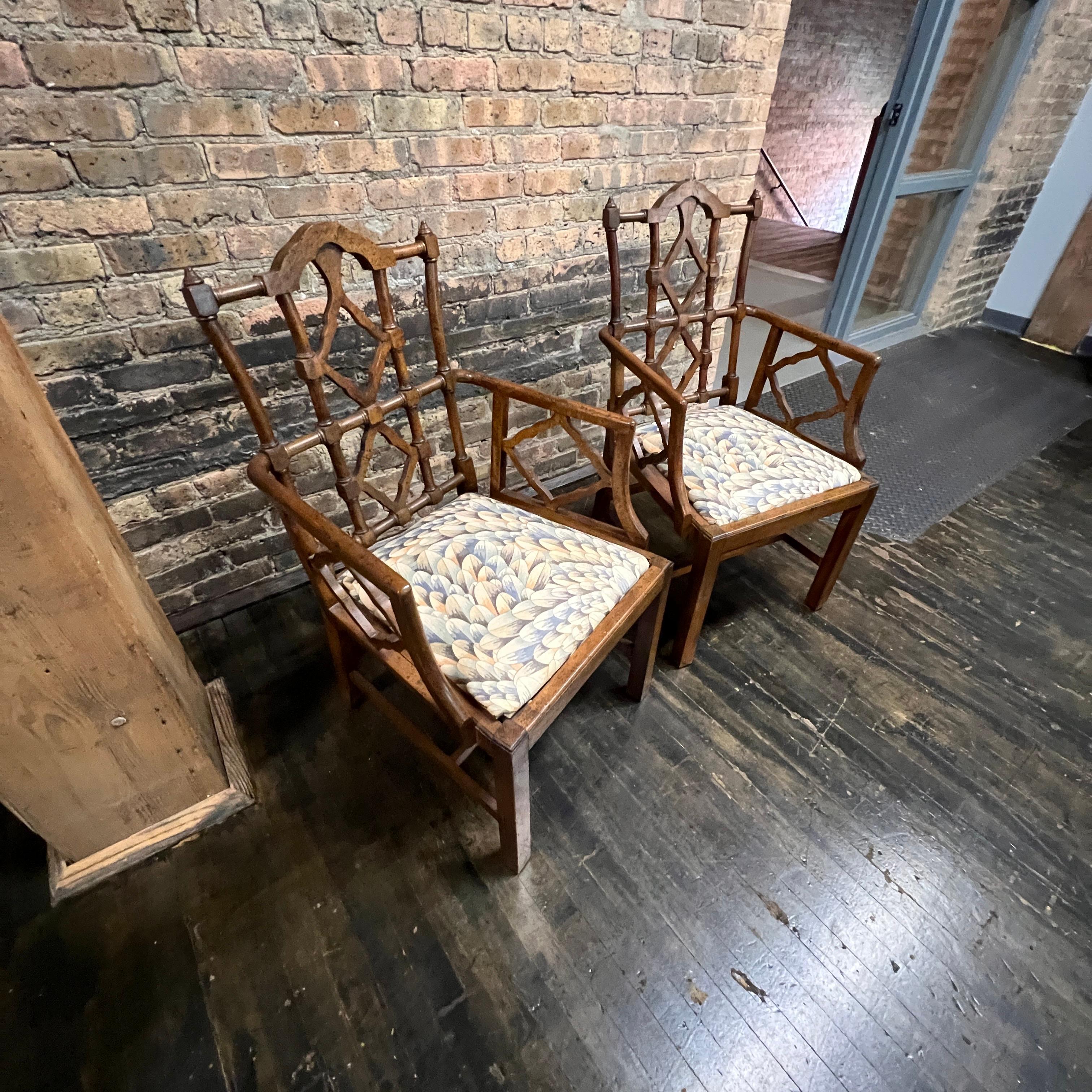 Splendida coppia di poltrone Chippendale cinesi di Giorgio III in stile 
