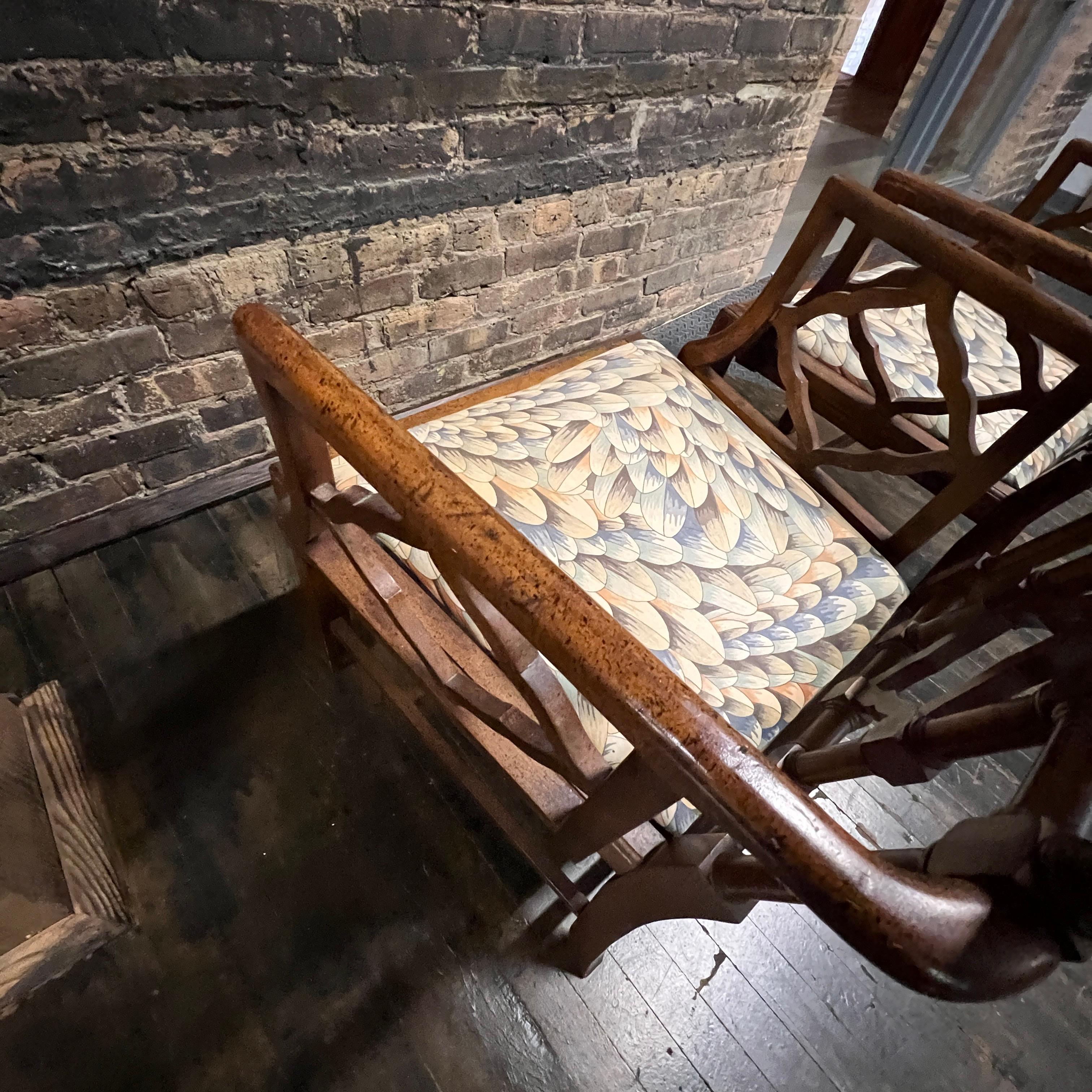 Tappezzeria Bella coppia di poltrone Chippendale cinesi in stile 