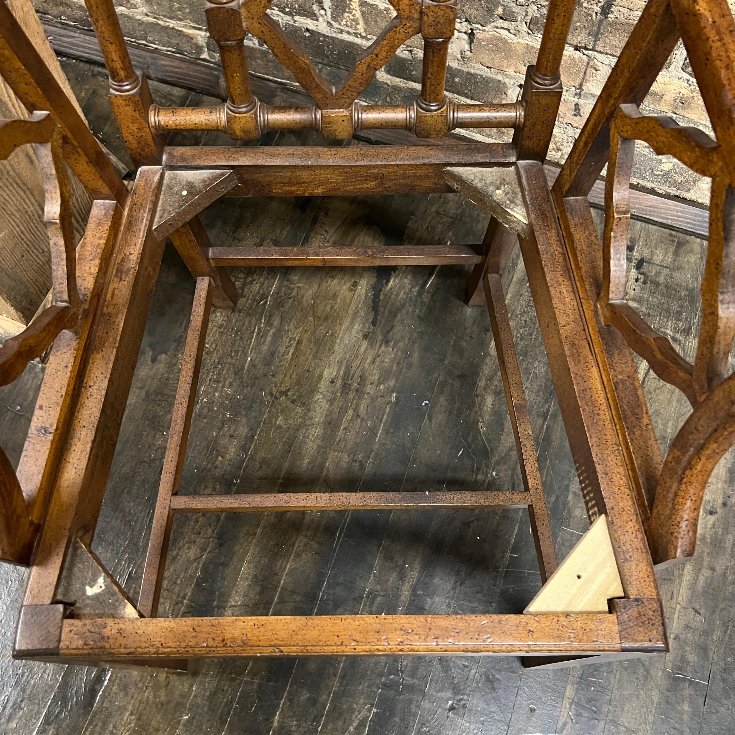 Bella coppia di poltrone Chippendale cinesi in stile 