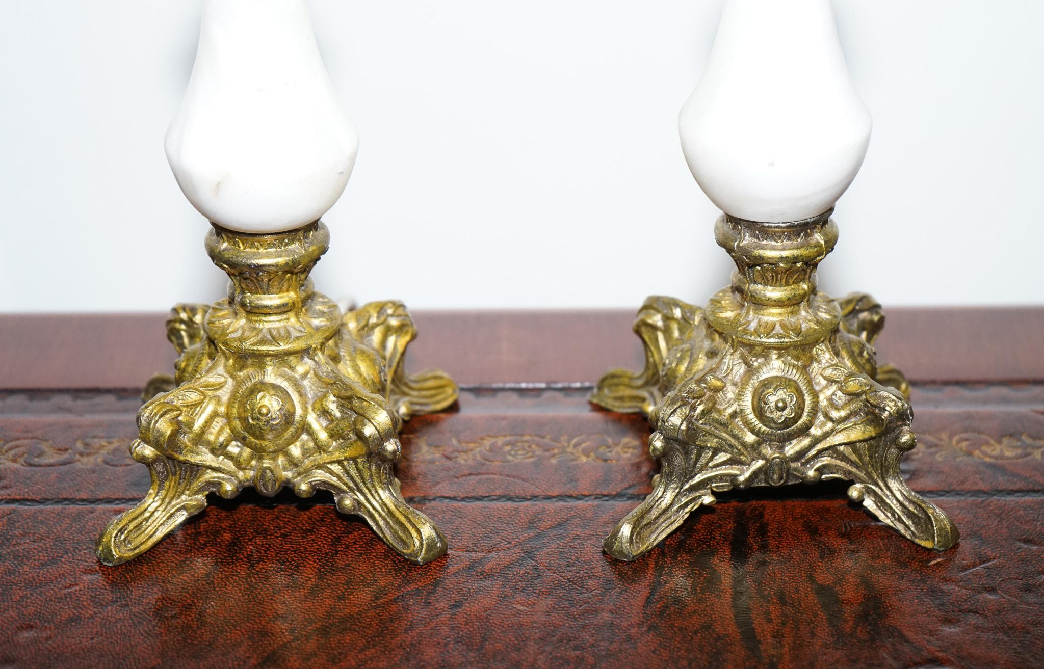 LOVELY PAiR OF GOLD AND ONYX SMALL TABLE LAMPS For Sale 2