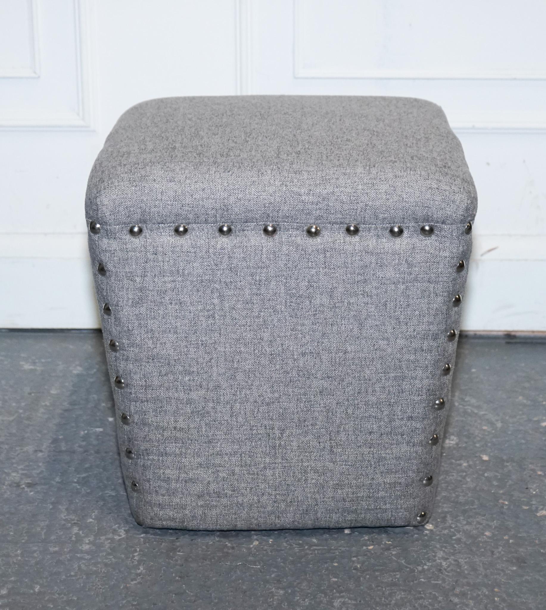 LOVELY PAIR OF GREY FABRIC STUDDED FOOTSTOOLS SiDE STAND STOOL In Good Condition For Sale In Pulborough, GB