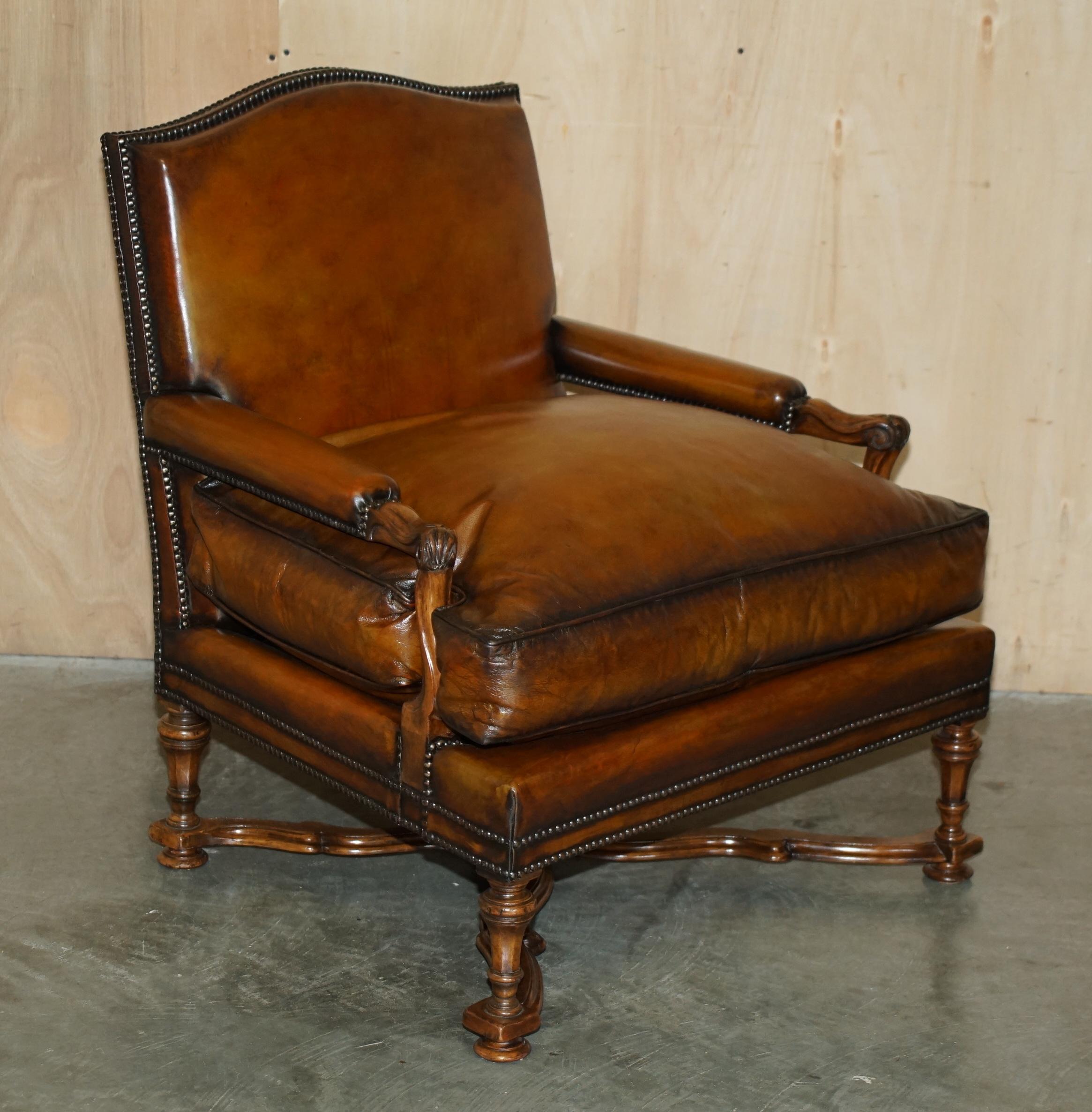 LOVELY PAIR OF HAND DYED CIGAR BROWN LEATHER LIBRARY ARMCHAIRS WiTH OTTOMAN For Sale 5