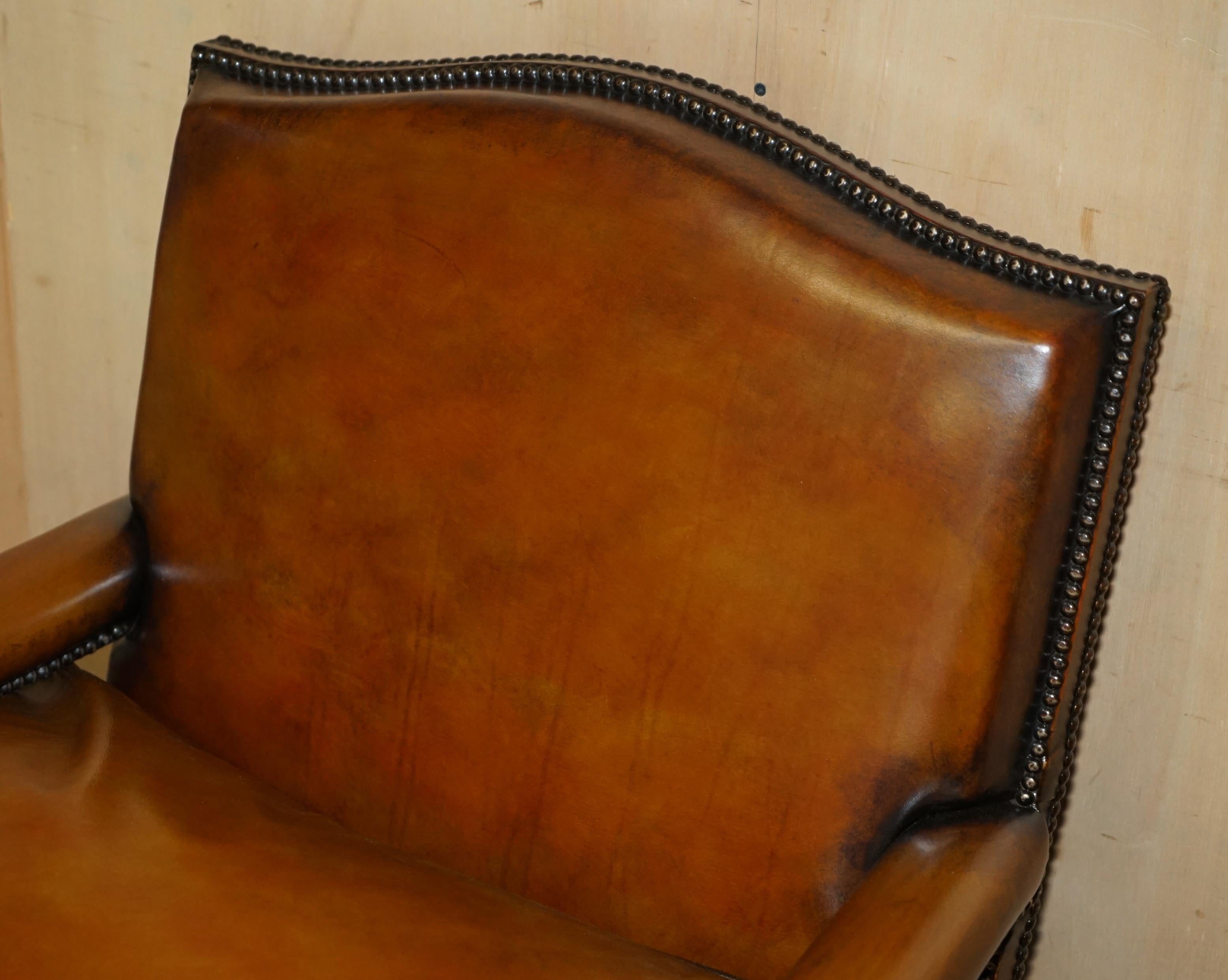 LOVELY PAIR OF HAND DYED CIGAR BROWN LEATHER LIBRARY ARMCHAIRS WiTH OTTOMAN For Sale 7