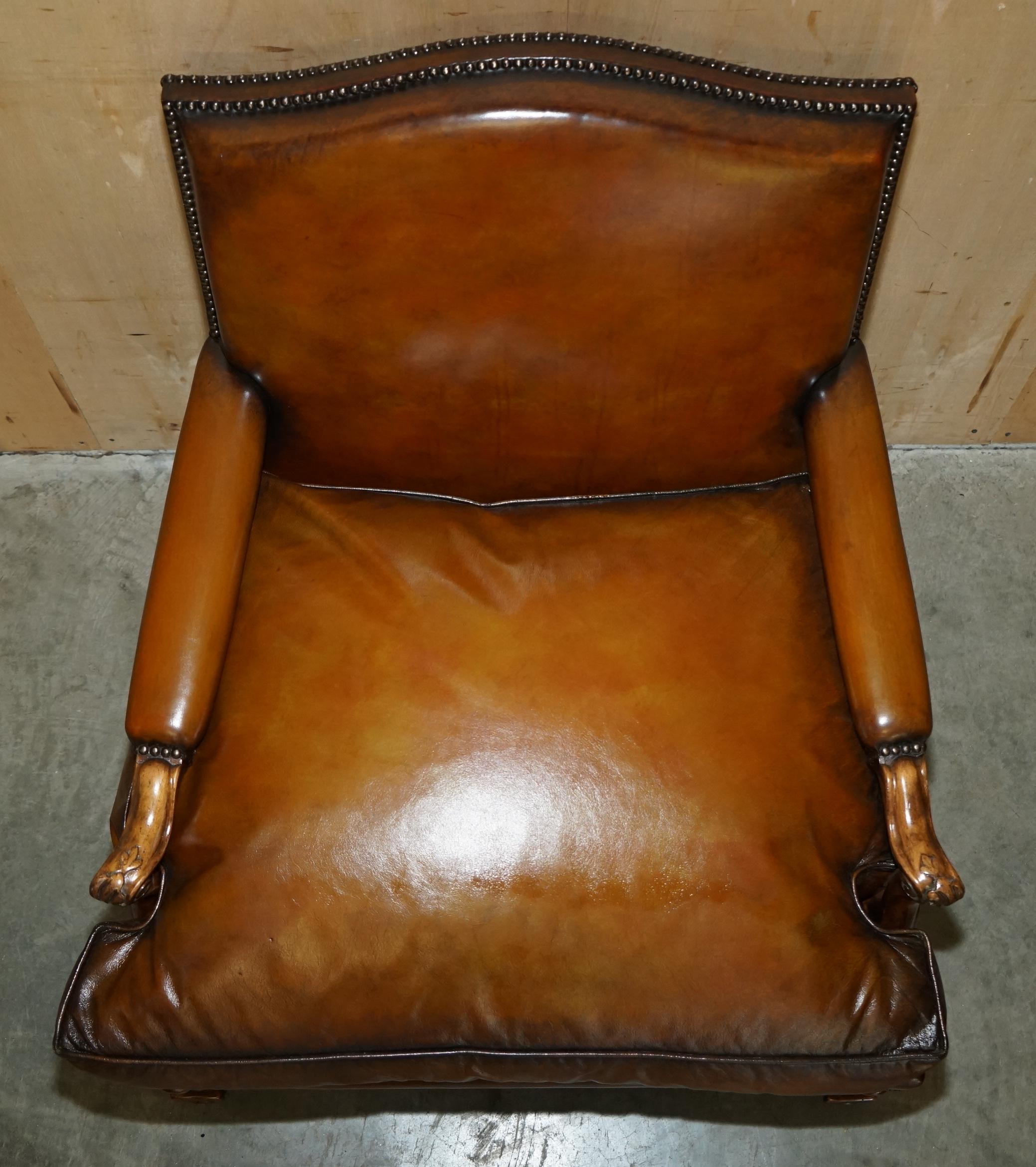 LOVELY PAIR OF HAND DYED CIGAR BROWN LEATHER LIBRARY ARMCHAIRS WiTH OTTOMAN For Sale 8