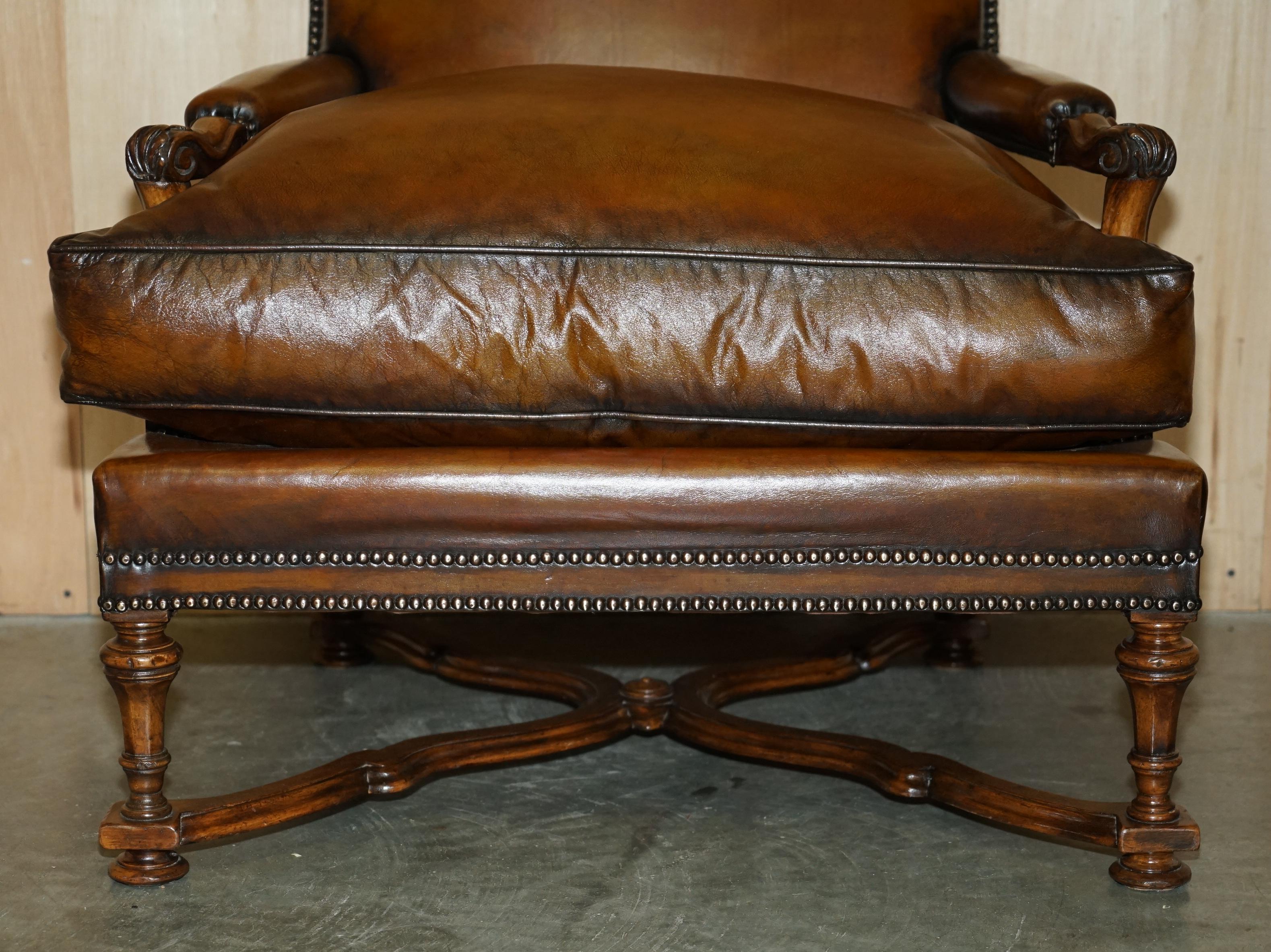 LOVELY PAIR OF HAND DYED CIGAR BROWN LEATHER LIBRARY ARMCHAIRS WiTH OTTOMAN For Sale 9