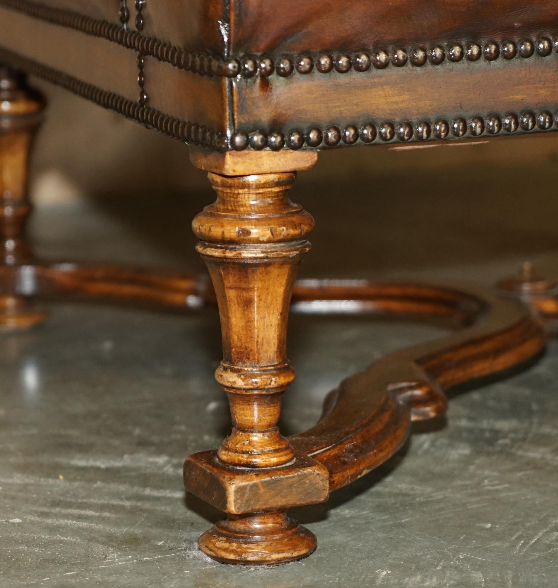 Leather LOVELY PAIR OF HAND DYED CIGAR BROWN LEATHER LIBRARY ARMCHAIRS WiTH OTTOMAN For Sale