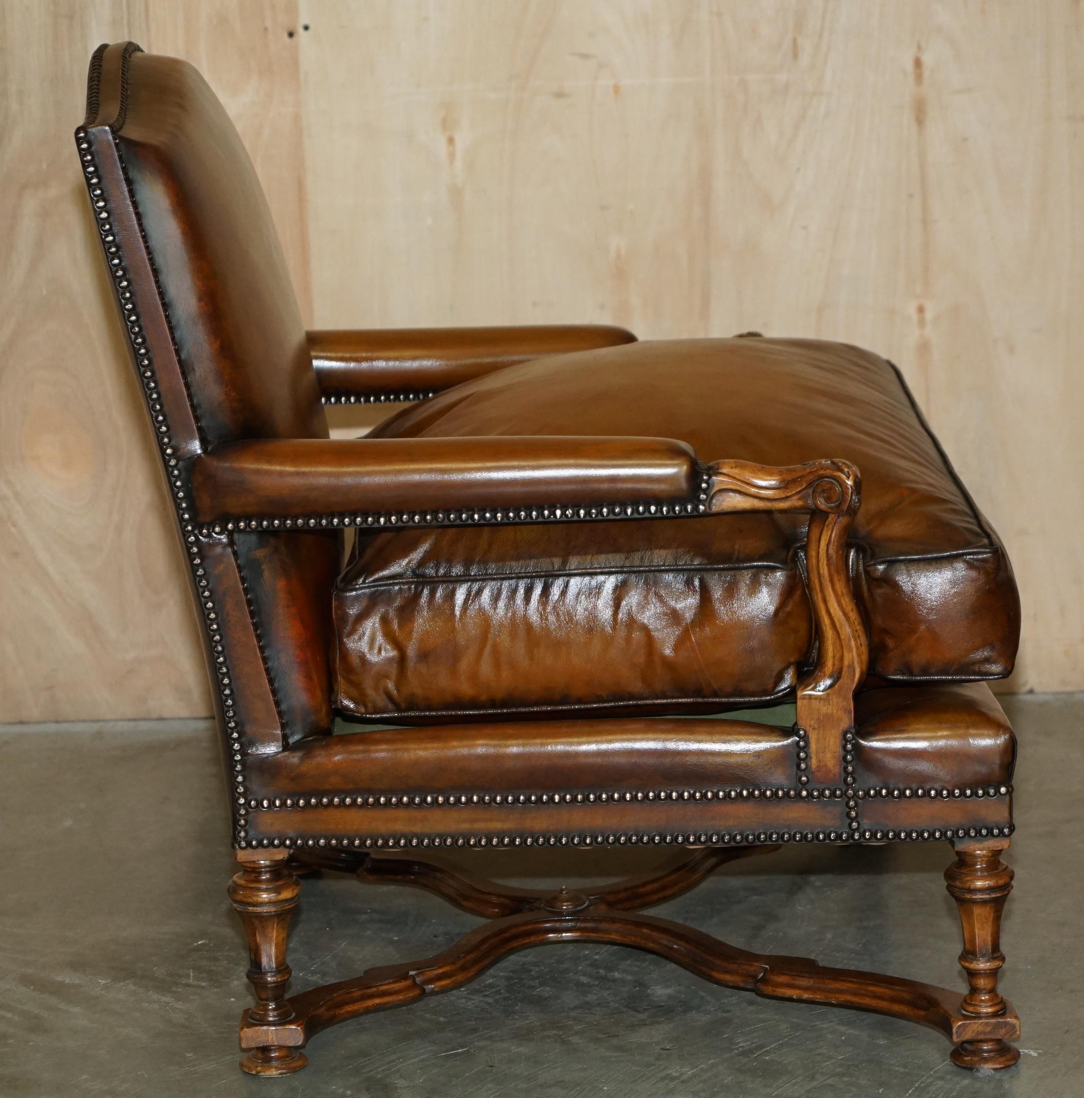 LOVELY PAIR OF HAND DYED CIGAR BROWN LEATHER LIBRARY ARMCHAIRS WiTH OTTOMAN For Sale 1