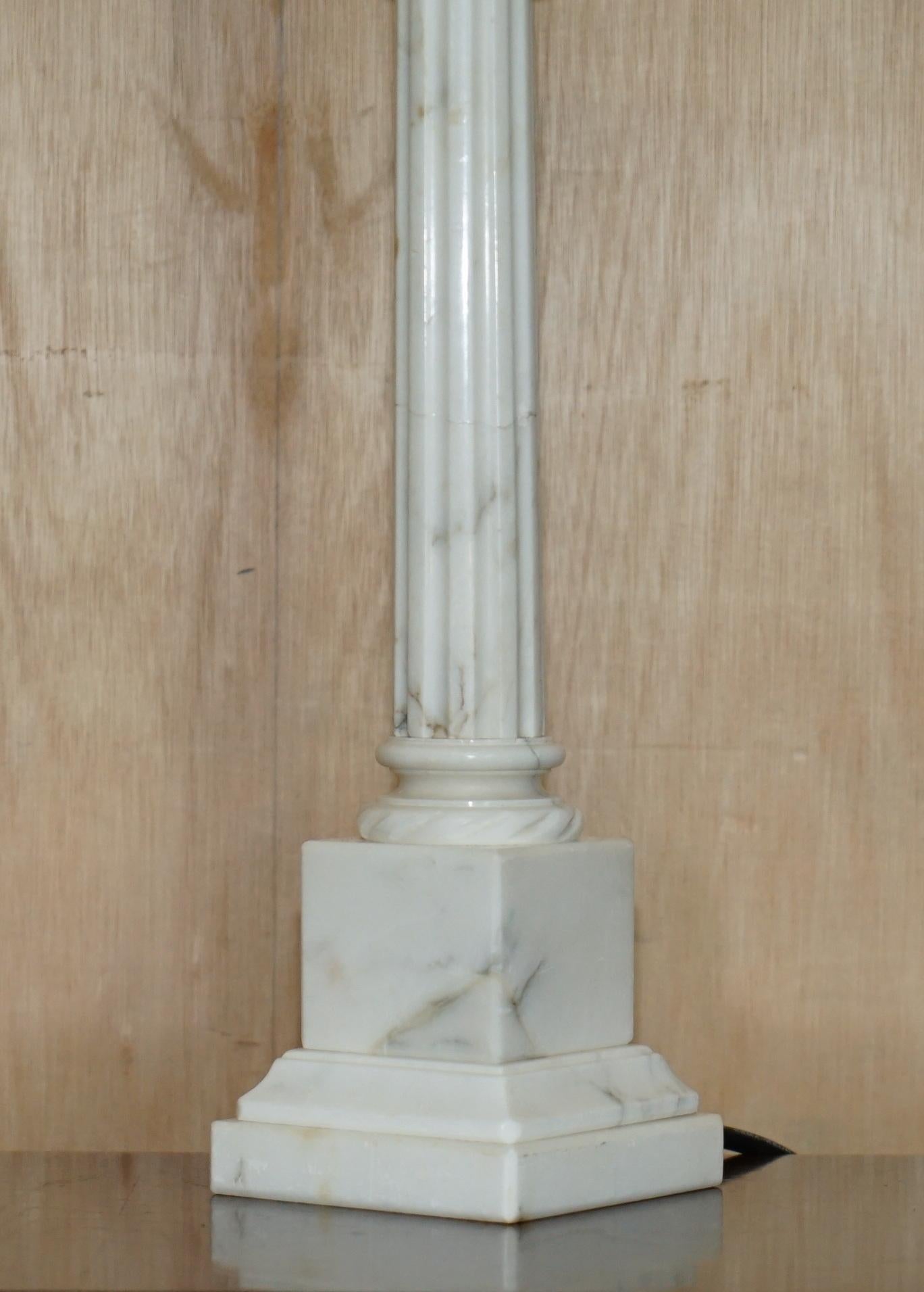 Mid-20th Century LOVELY PAIR OF LARGE ViNTAGE MADE IN ITALY MARBLE CORINTHIAN PILLAR TABLE LAMPS For Sale