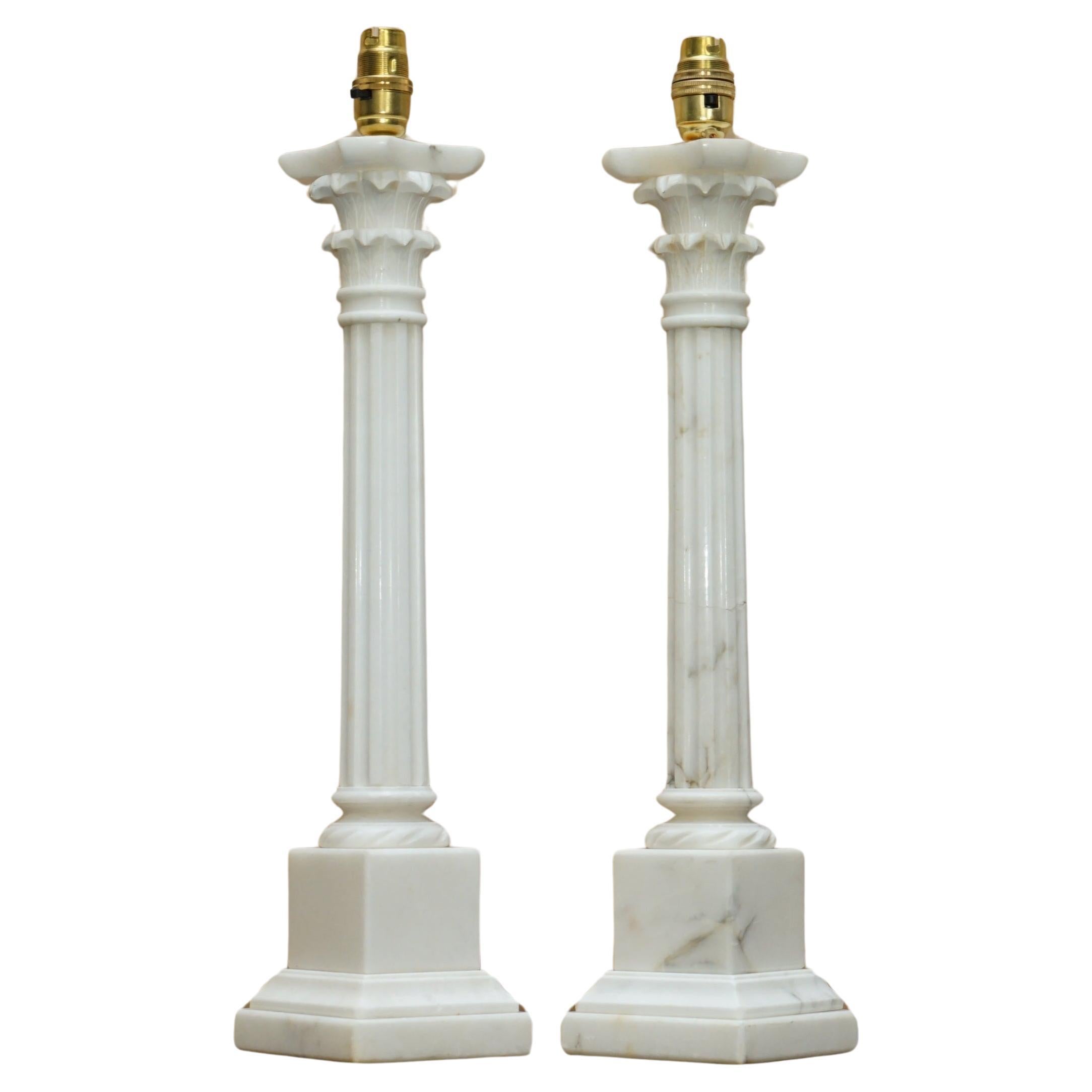 LOVELY PAIR OF LARGE ViNTAGE MADE IN ITALY MARBLE CORINTHIAN PILLAR TABLE LAMPS For Sale