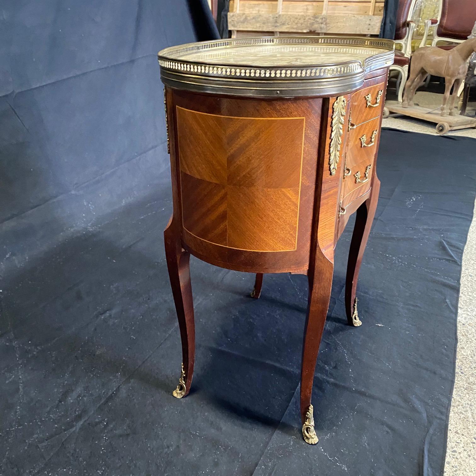 Lovely Pair of Louis XVI French Marble Brass Trimmed Commode Night Stands  7